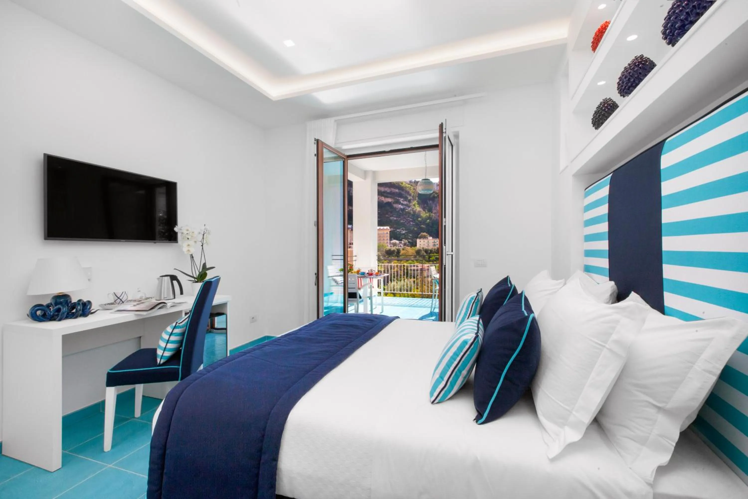 Photo of the whole room, Bed in YourHome - Sersale Suites