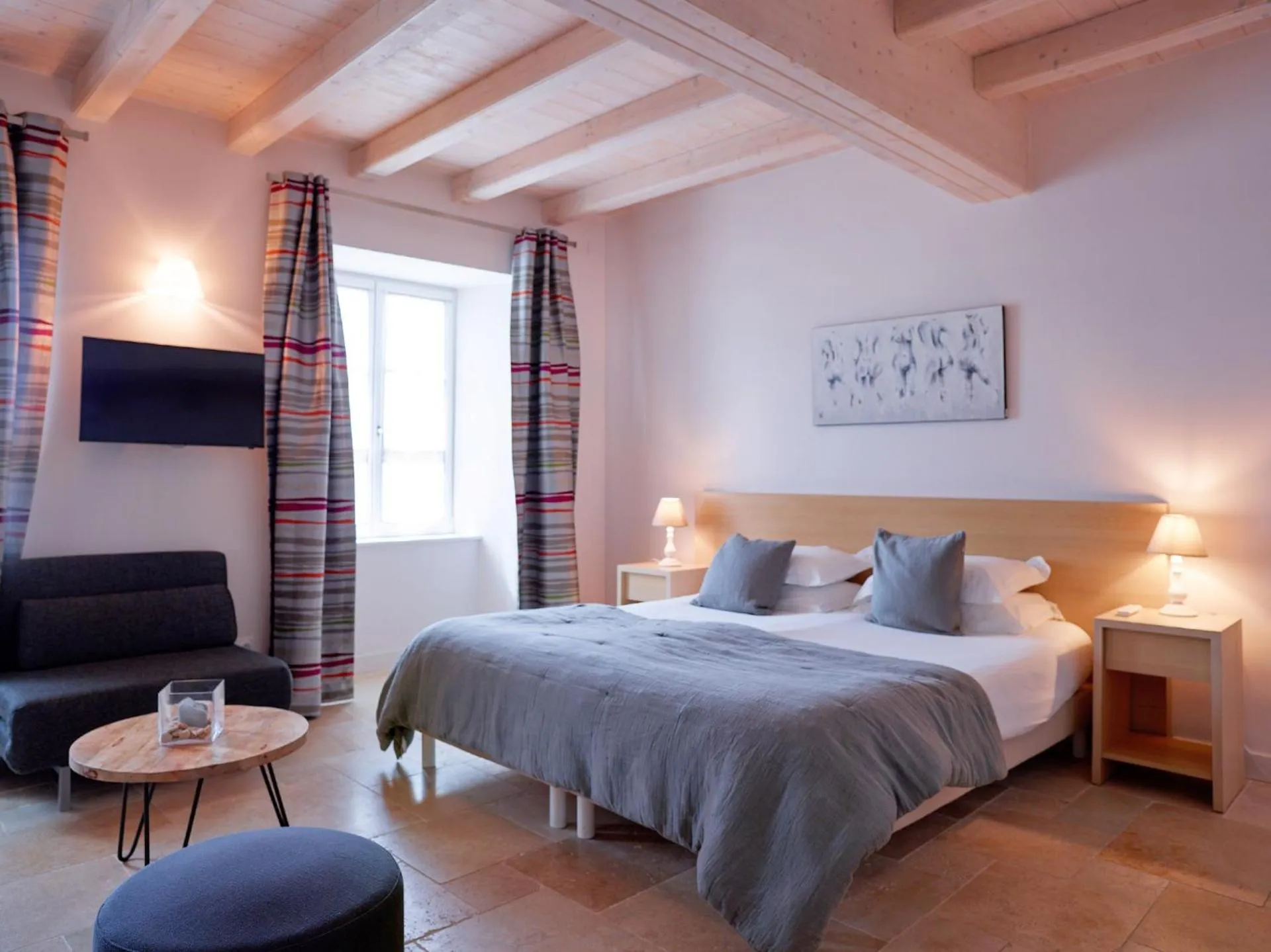 Photo of the whole room in Villa de L'Eclusier