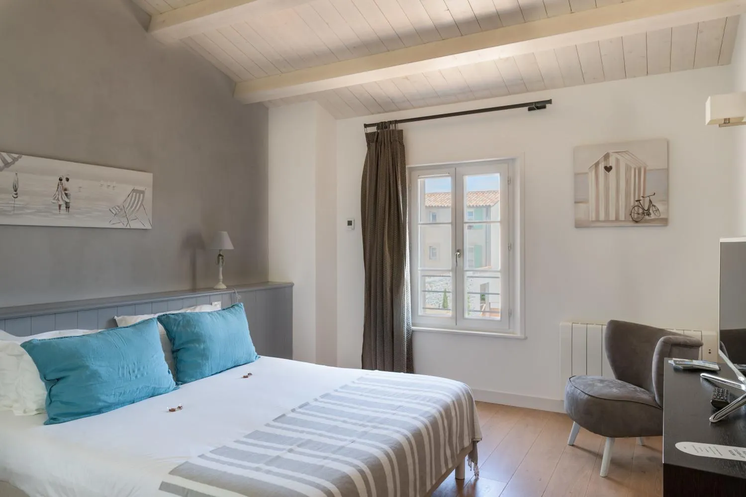 Photo of the whole room in Villa de L'Eclusier