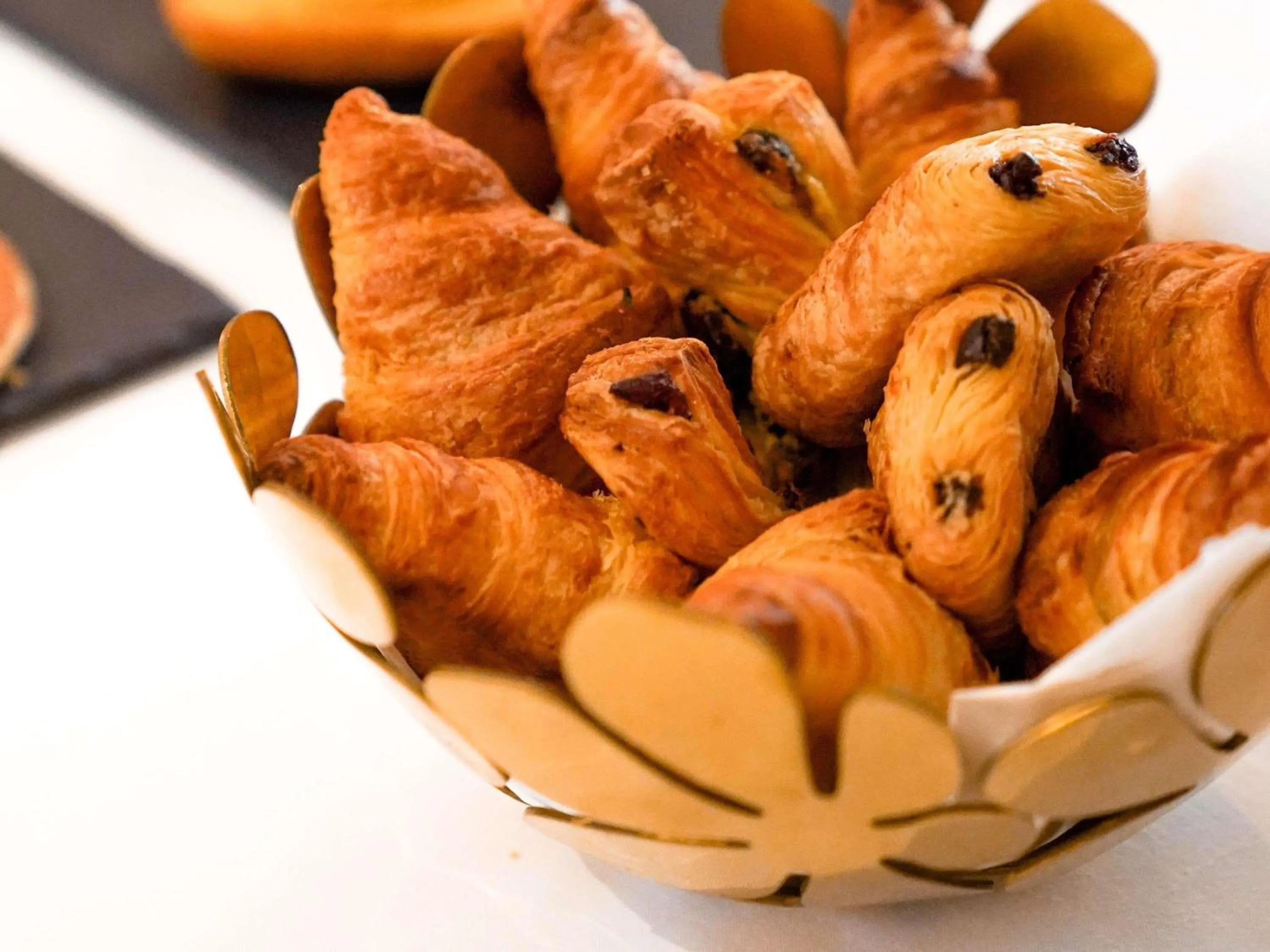Breakfast in Hôtel Mercure Paris Suresnes Longchamp