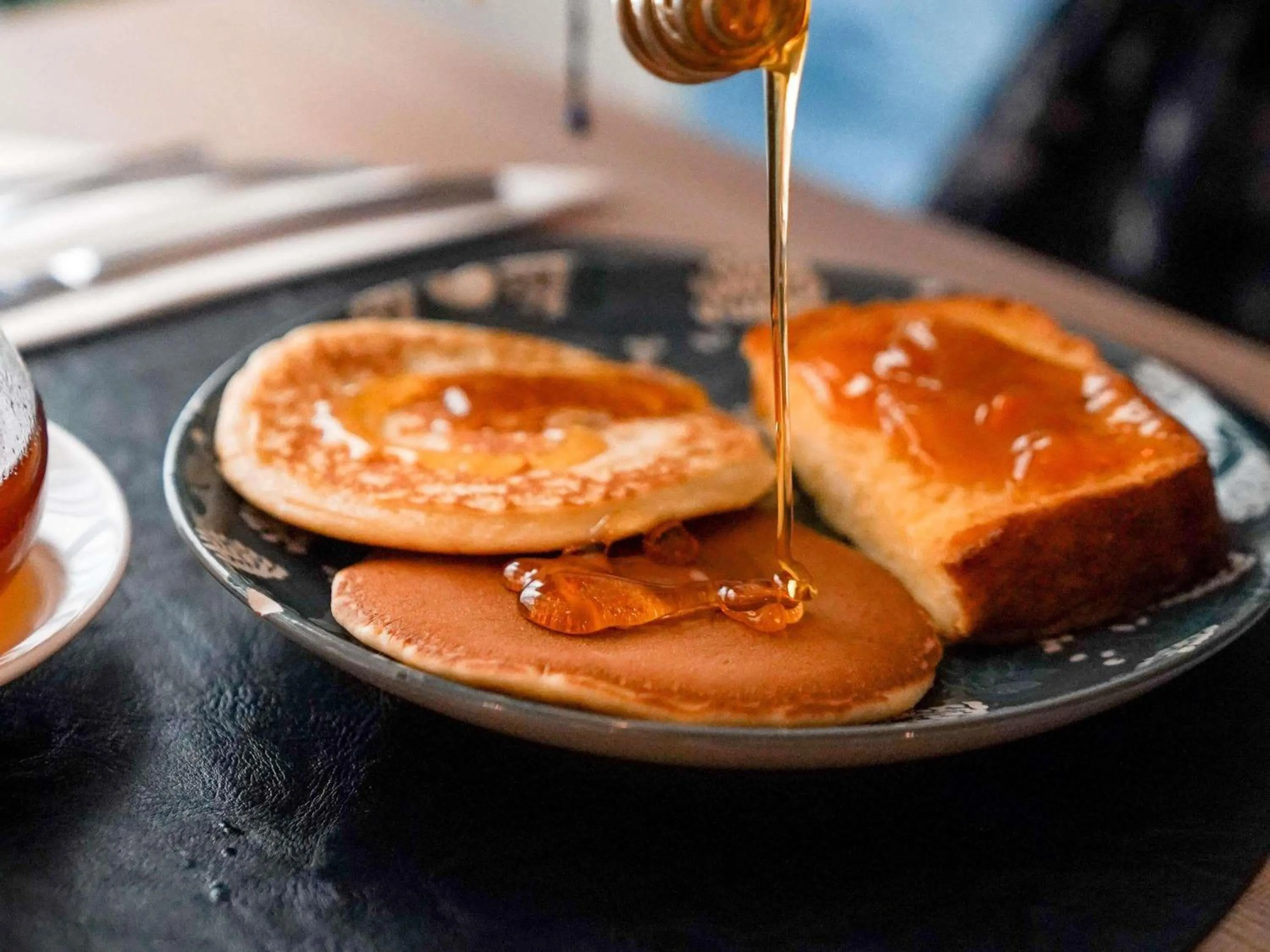 Breakfast in Hôtel Mercure Paris Suresnes Longchamp