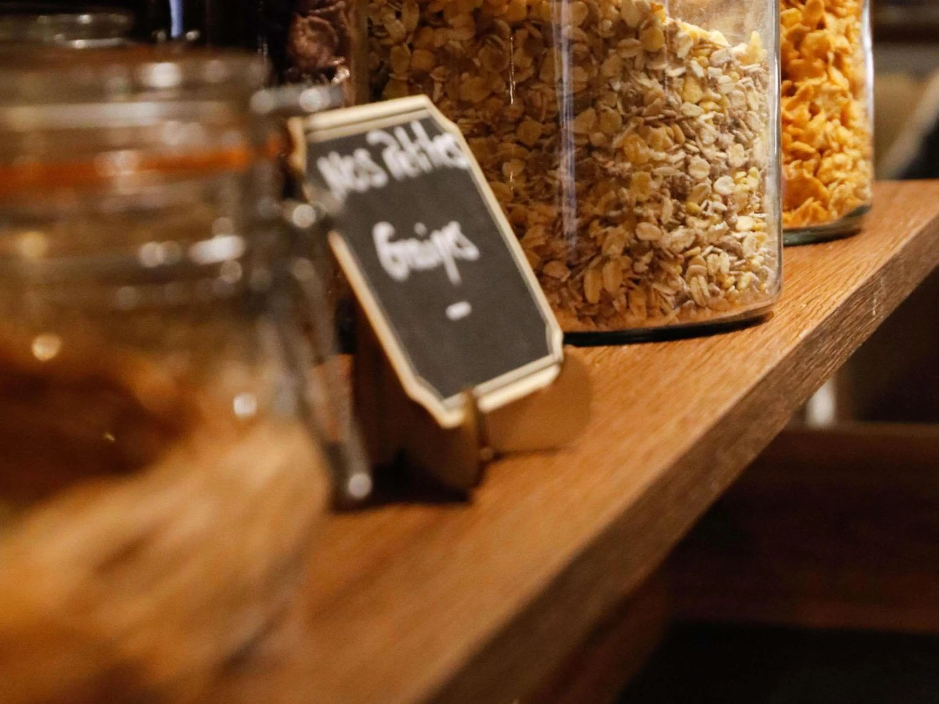 Breakfast in Hôtel Mercure Paris Suresnes Longchamp