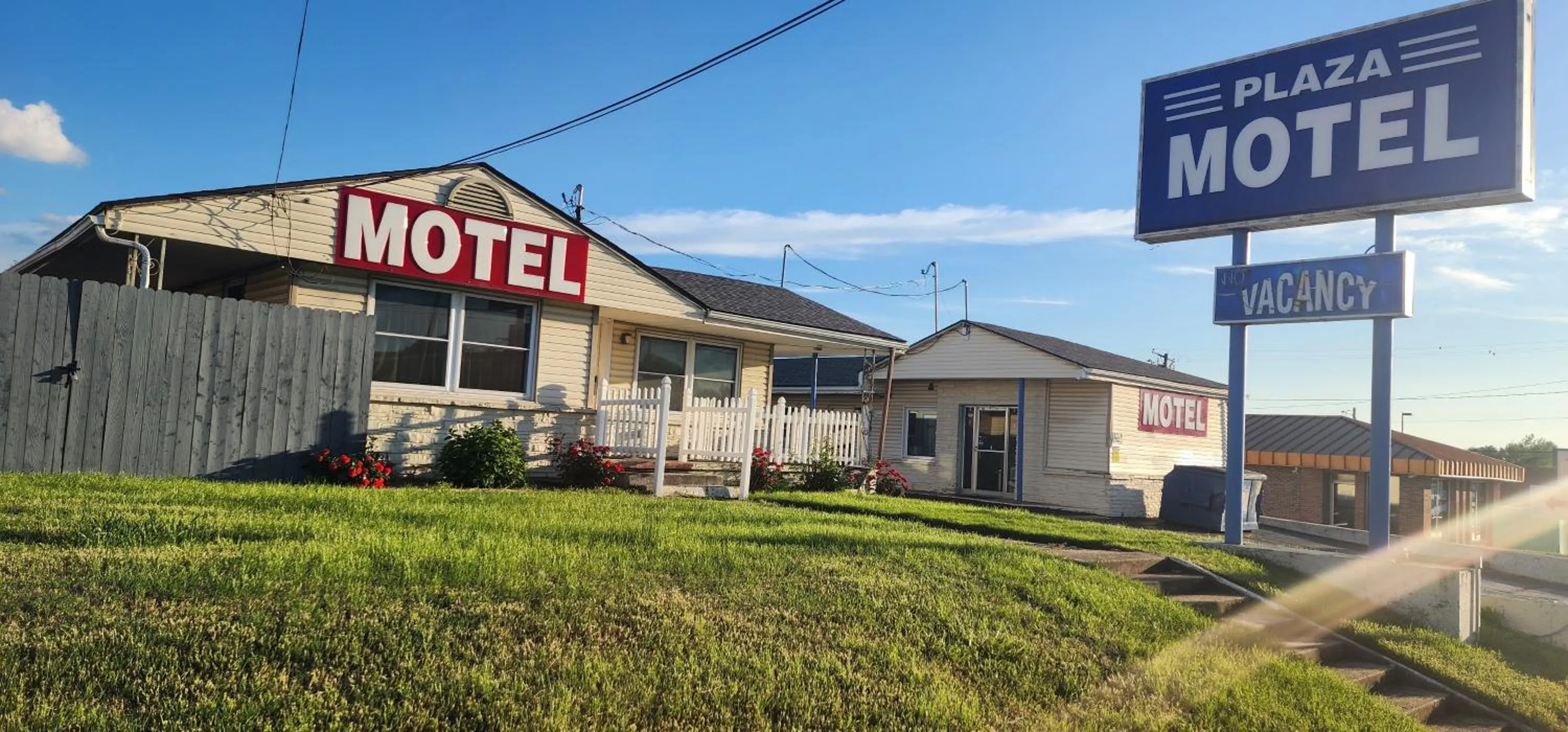 Plaza Motel
