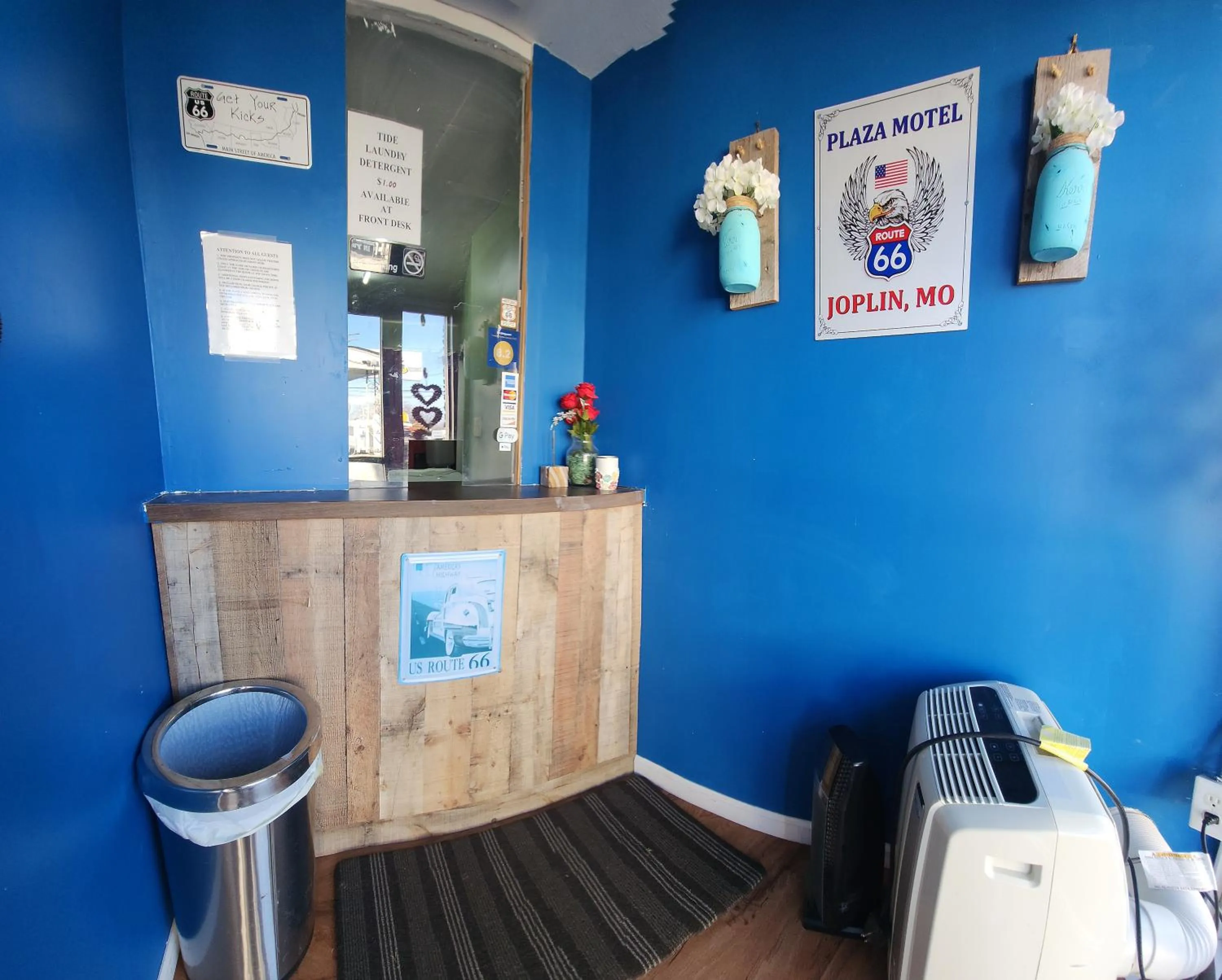 Text overlay in Plaza Motel