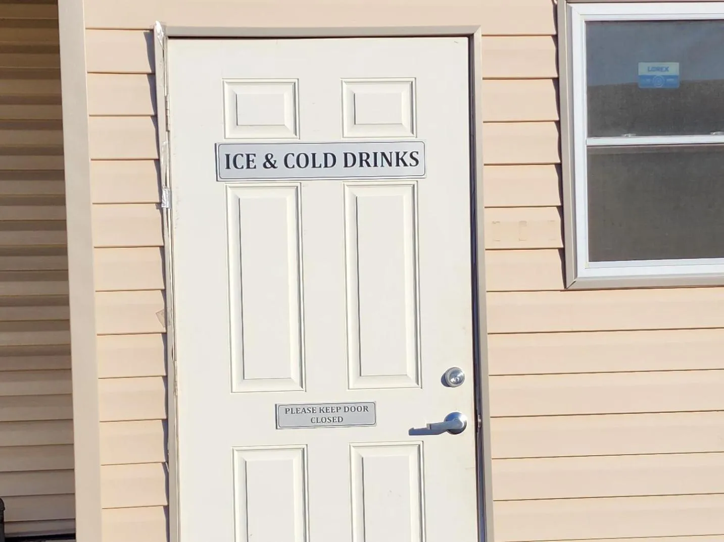 vending machine in Plaza Motel