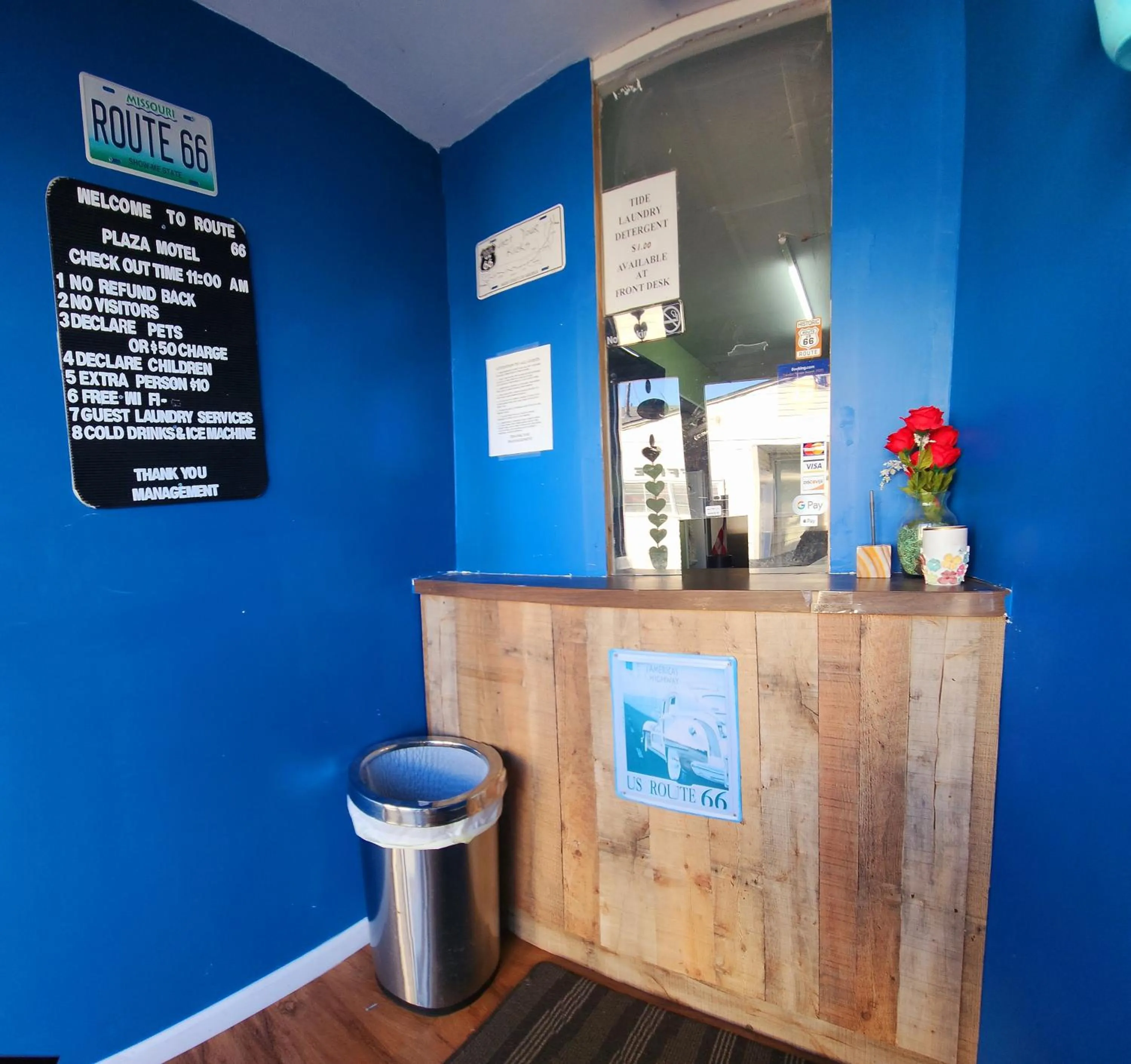 Lobby or reception in Plaza Motel