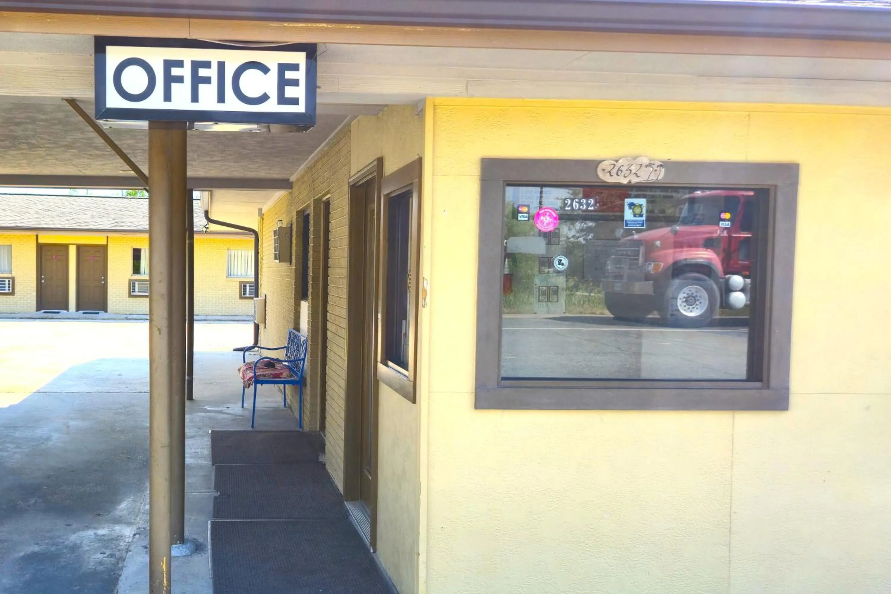 Lobby or reception in Relax Inn by OYO Sulphur Hwy 90