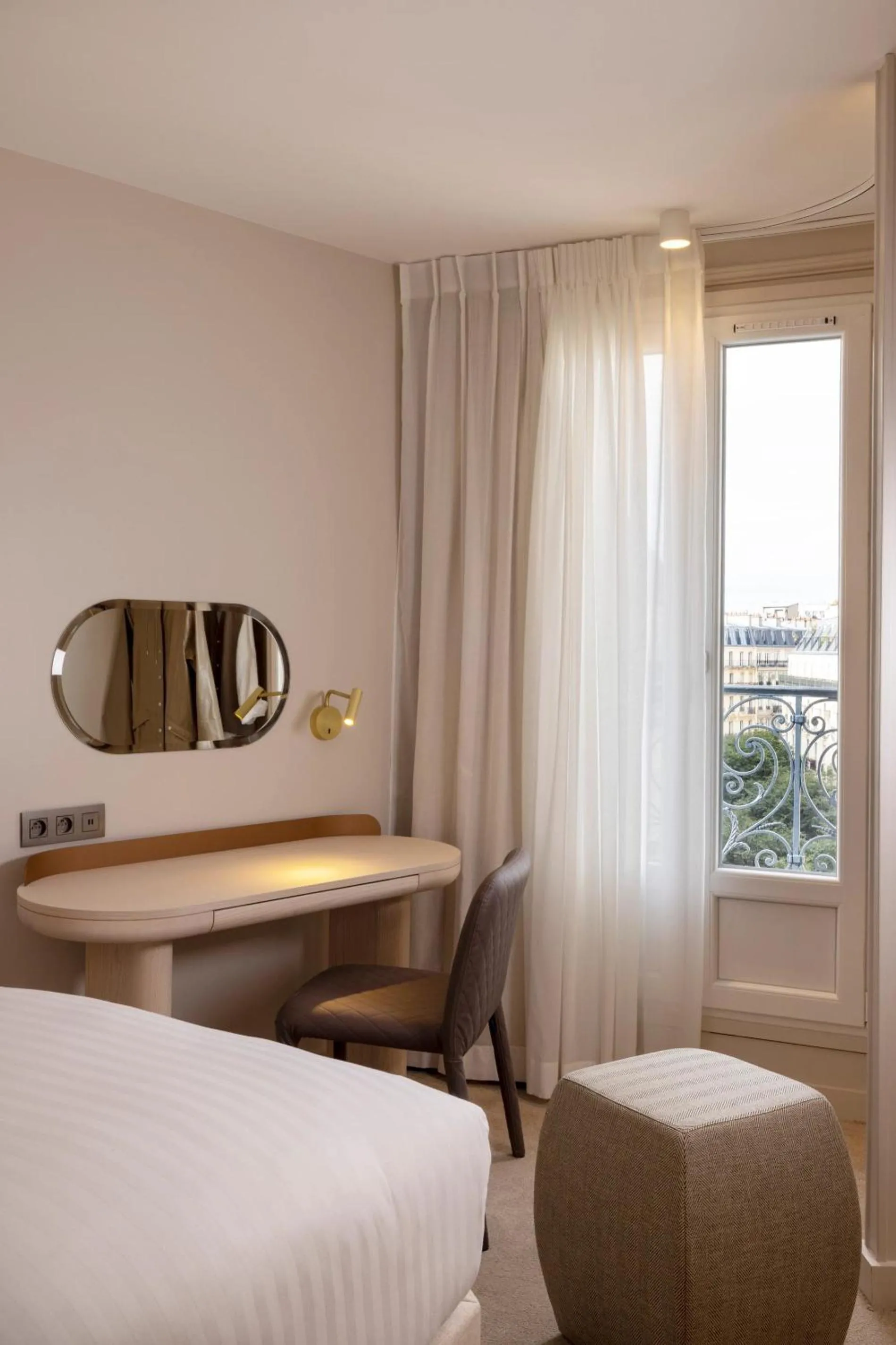 Bed in Hôtel Beige
