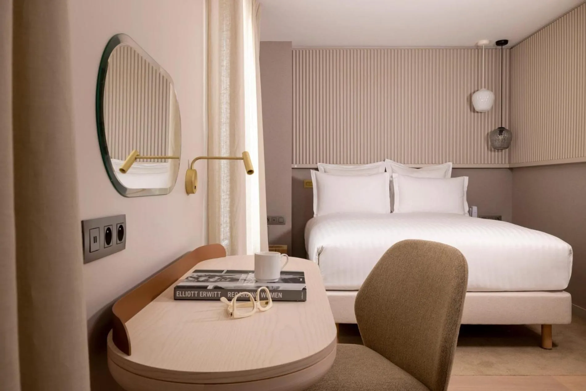 Bed in Hôtel Beige