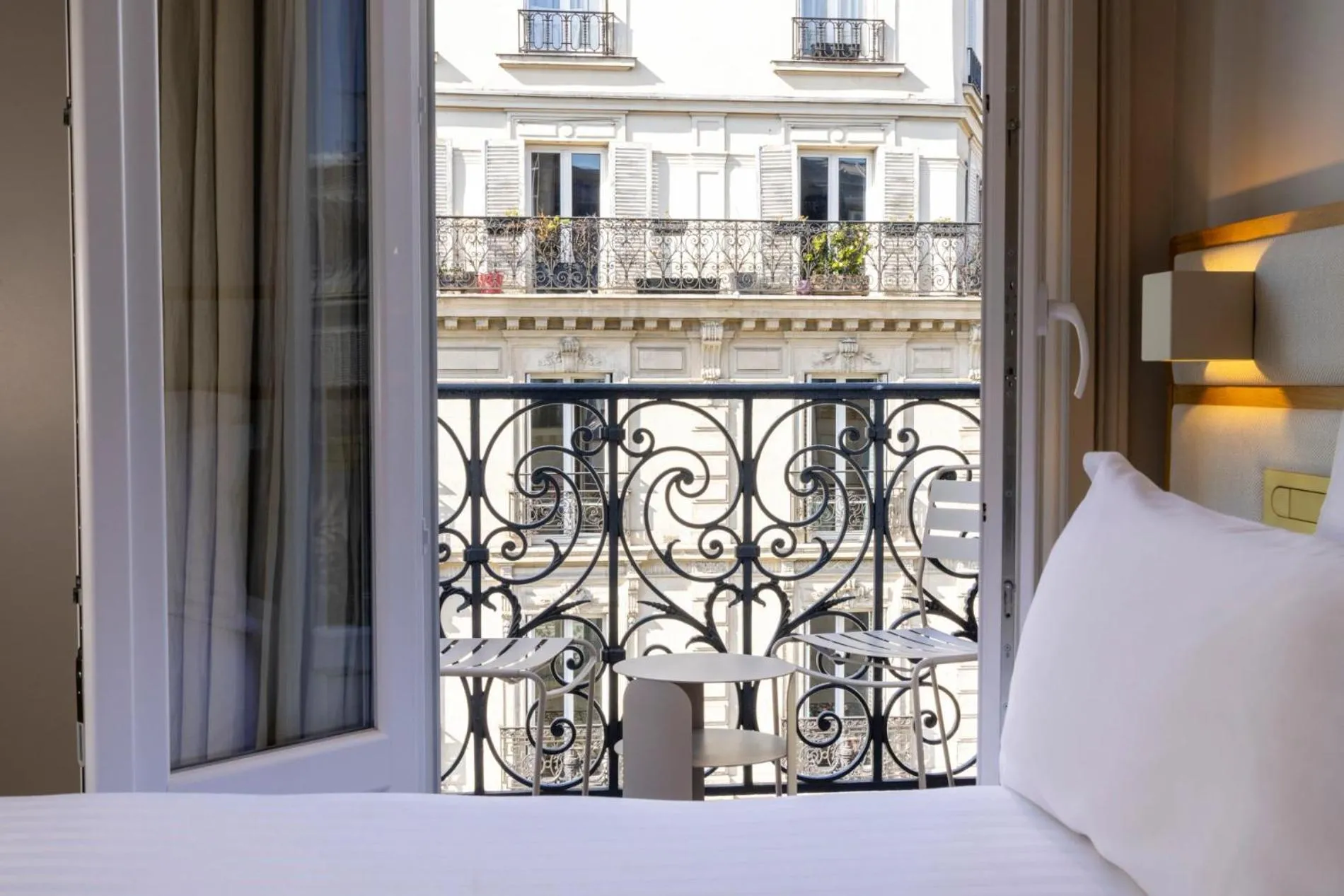 Bed in Hôtel Beige