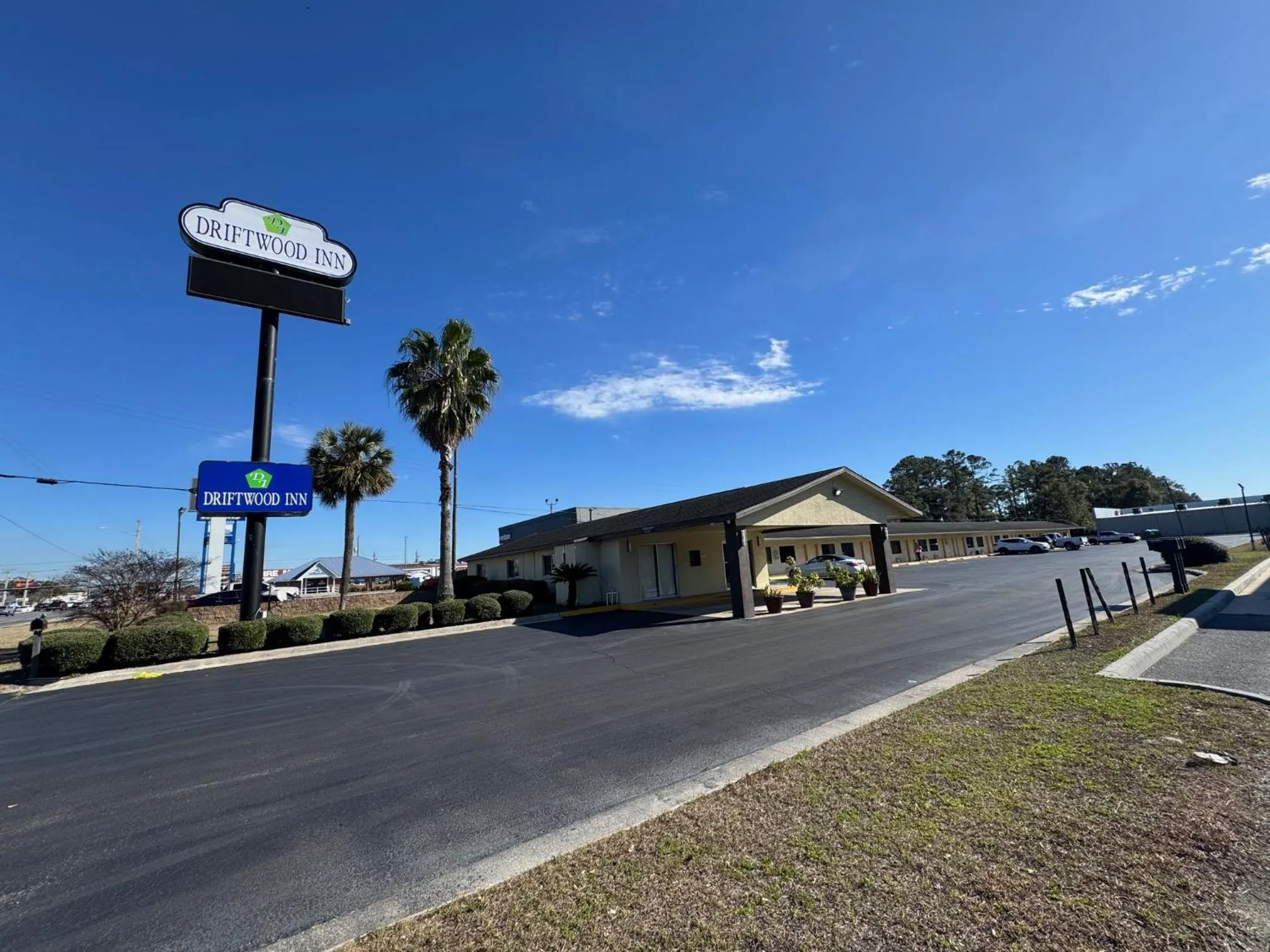 Property building in Driftwood Inn - Lake City