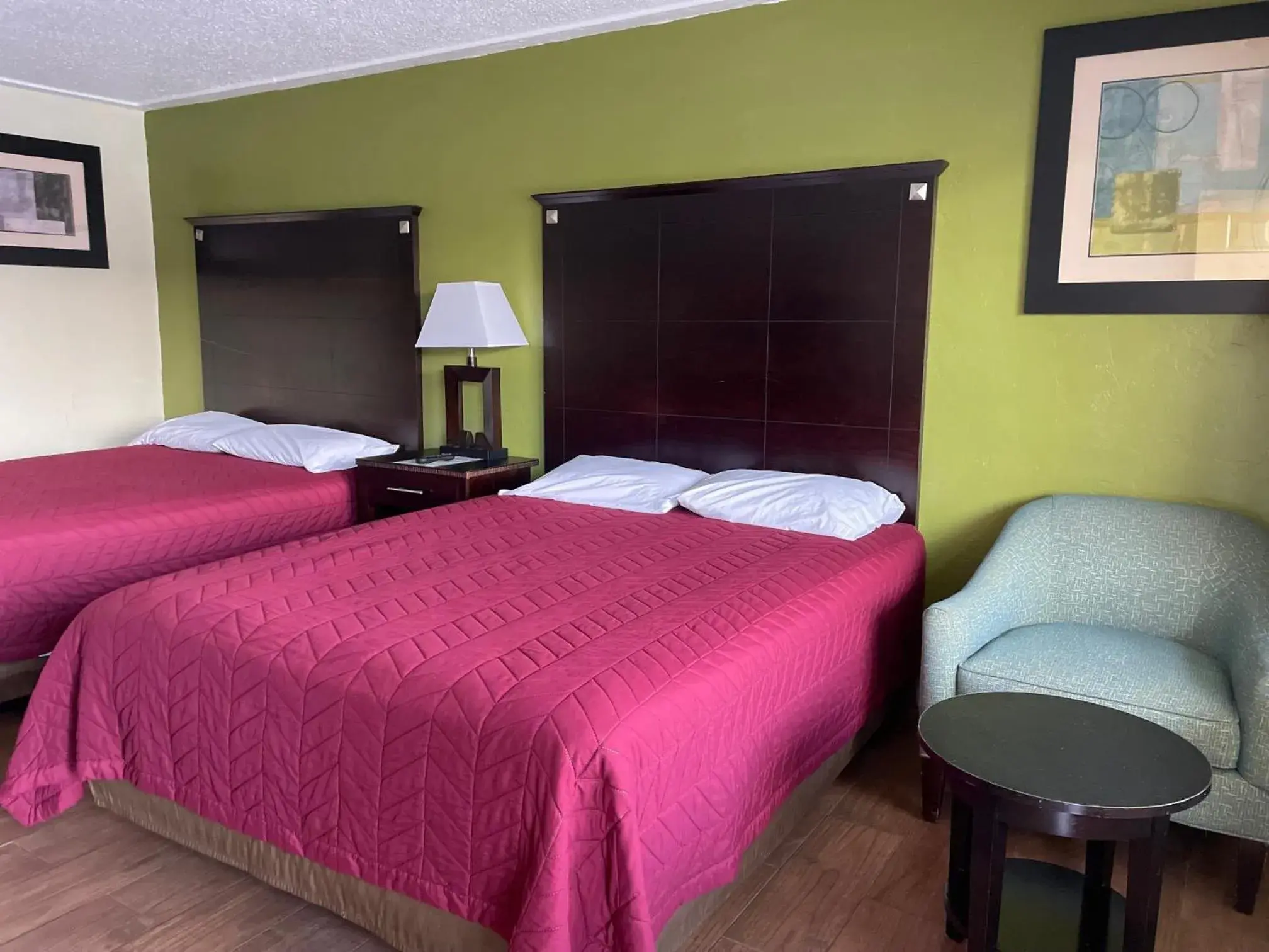 Bed in Driftwood Inn - Lake City Bed in Driftwood Inn - Lake City