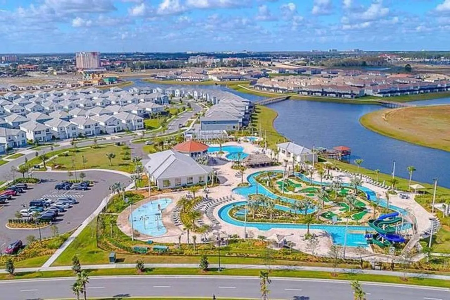 Bird's eye view in H - New 2 Bedroom Condo - 5 Miles to Disney - Free Water Park