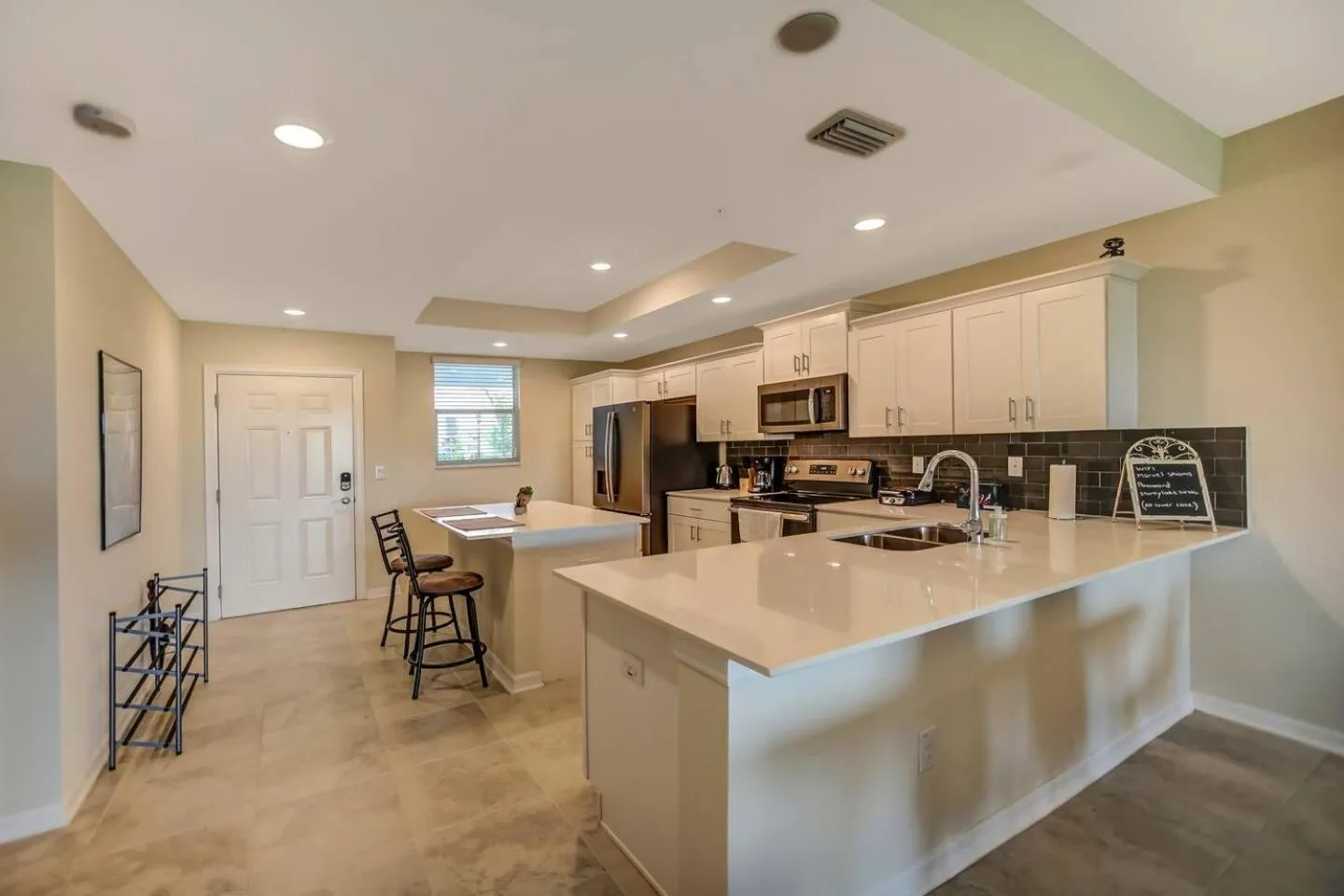 Kitchen or kitchenette in H - New 2 Bedroom Condo - 5 Miles to Disney - Free Water Park