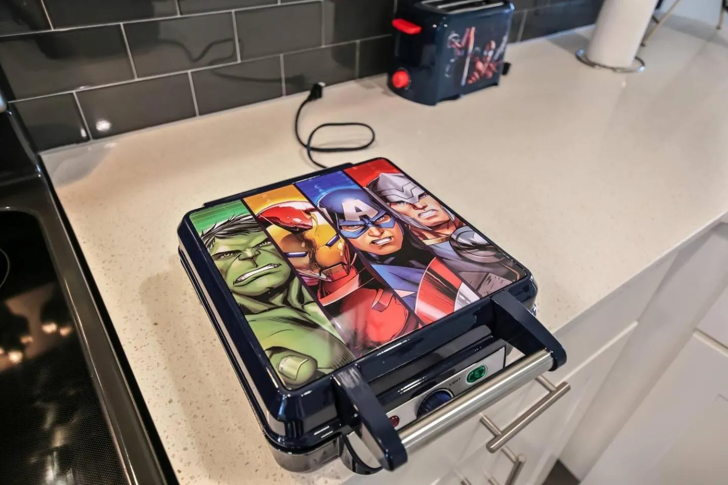 Kitchen or kitchenette in H - New 2 Bedroom Condo - 5 Miles to Disney - Free Water Park