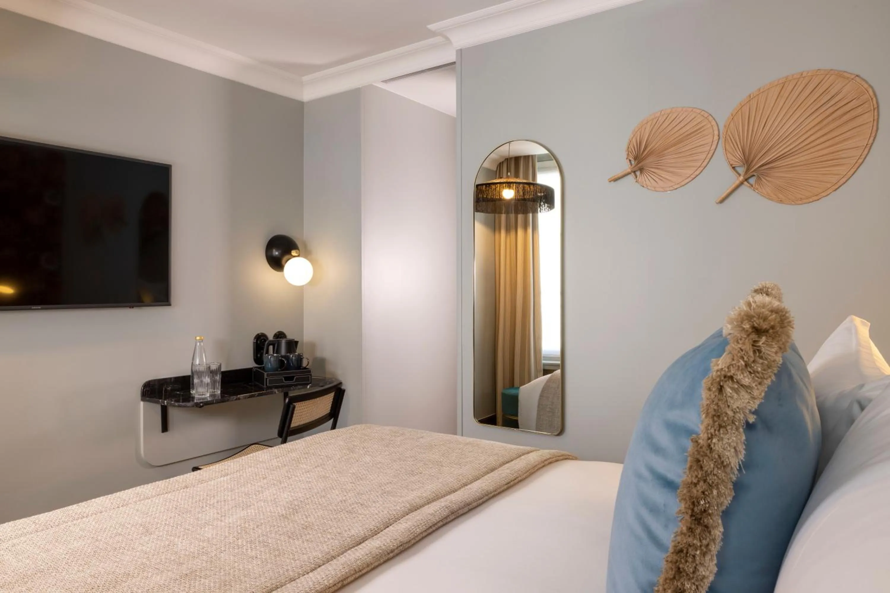 Bedroom, Bed in Hôtel Fior d'Aliza