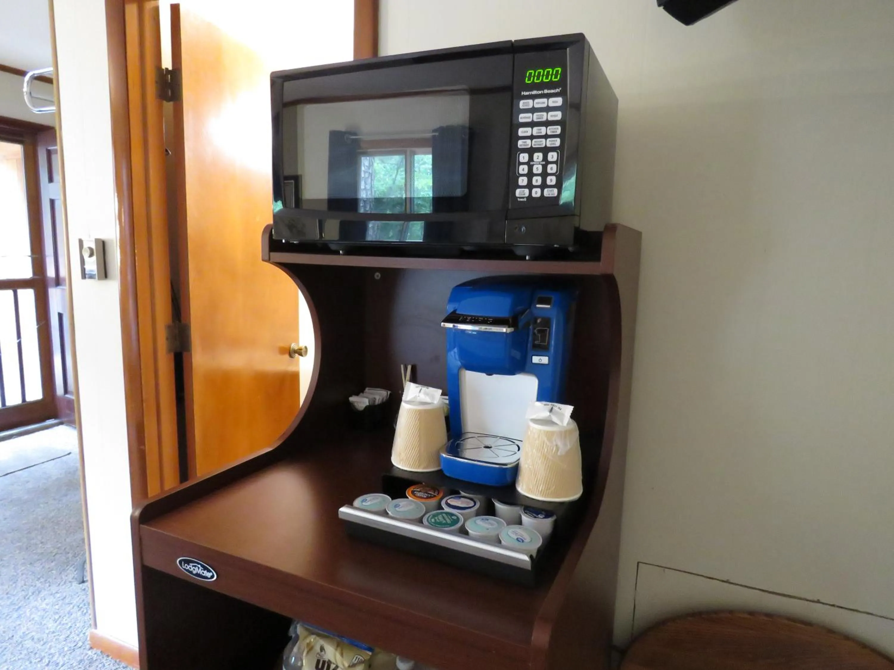 Coffee/tea facilities in Tall Pines Inn