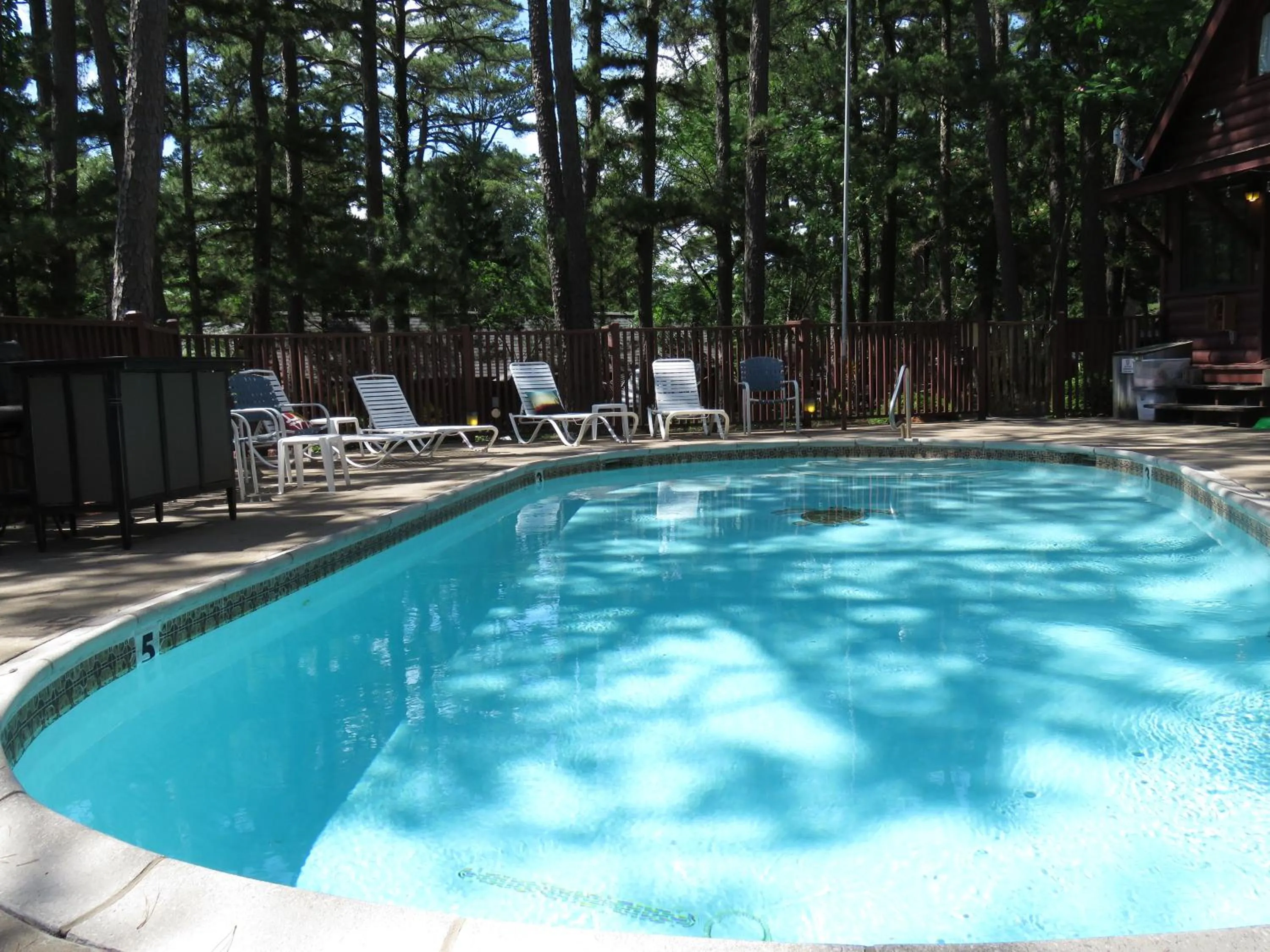 Pool view in Tall Pines Inn
