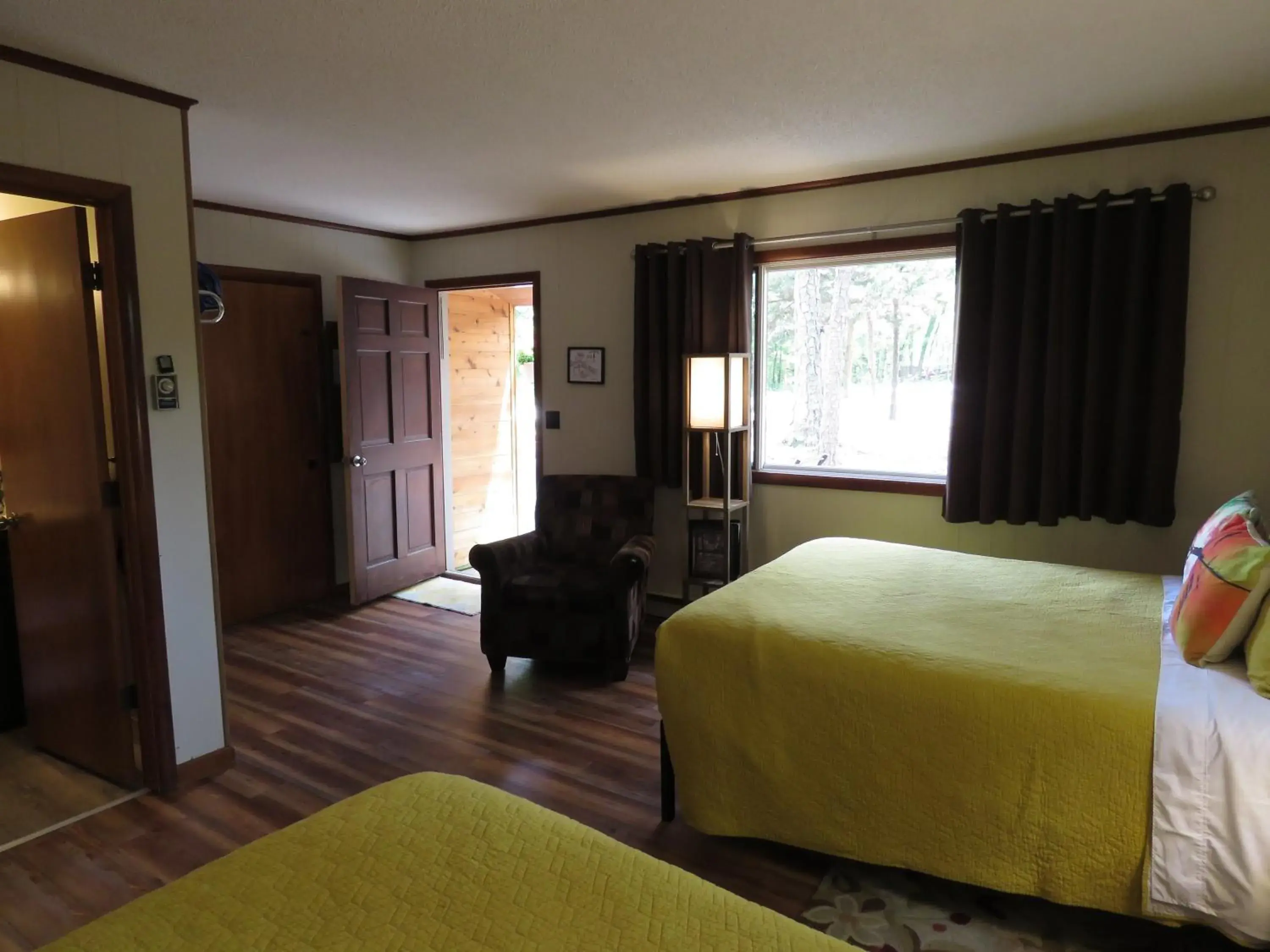 Quadruple Room with Bathroom in Tall Pines Inn Quadruple Room with Bathroom in Tall Pines Inn