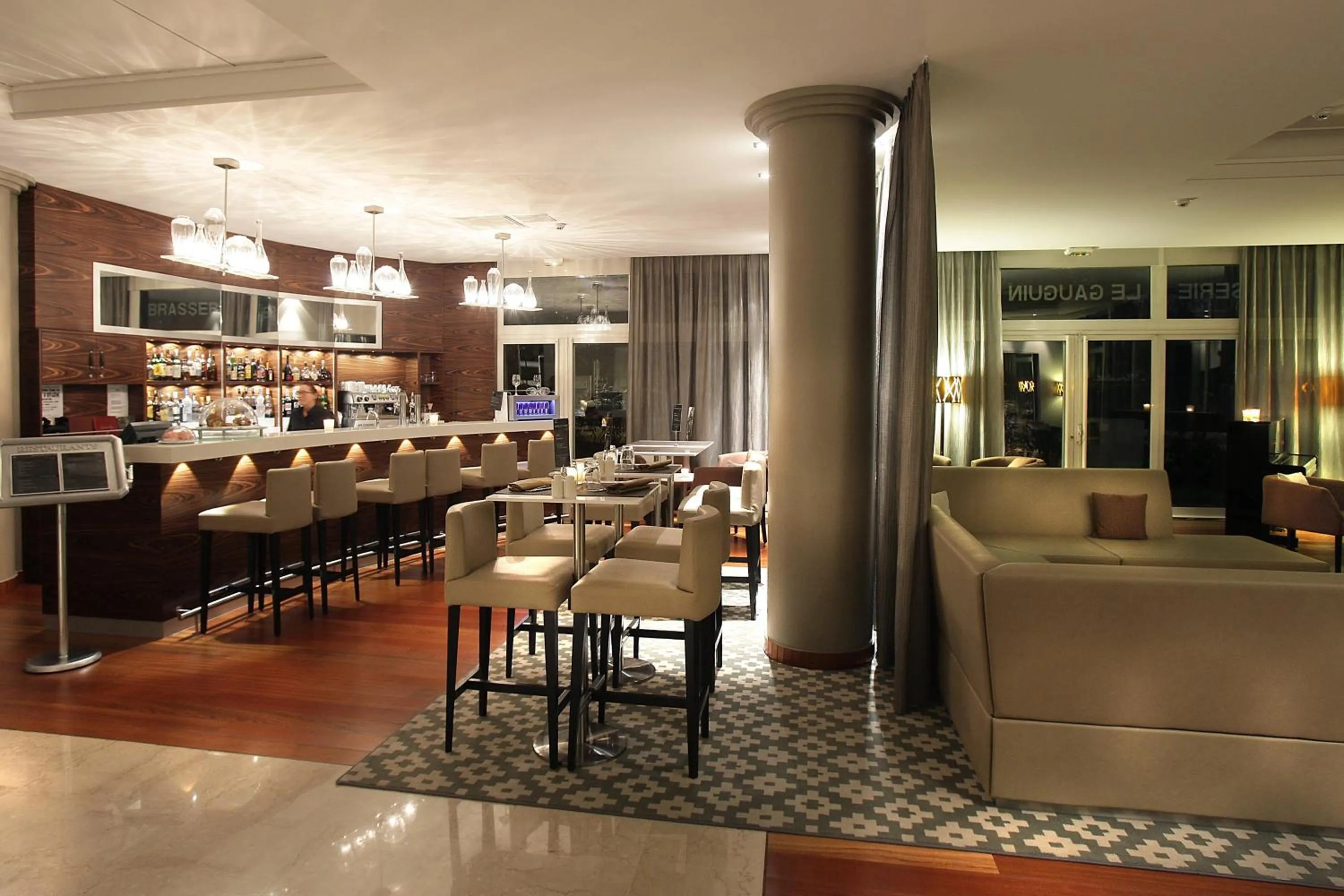 Lounge or bar in AC Hotel by Marriott Ambassadeur Antibes - Juan Les Pins