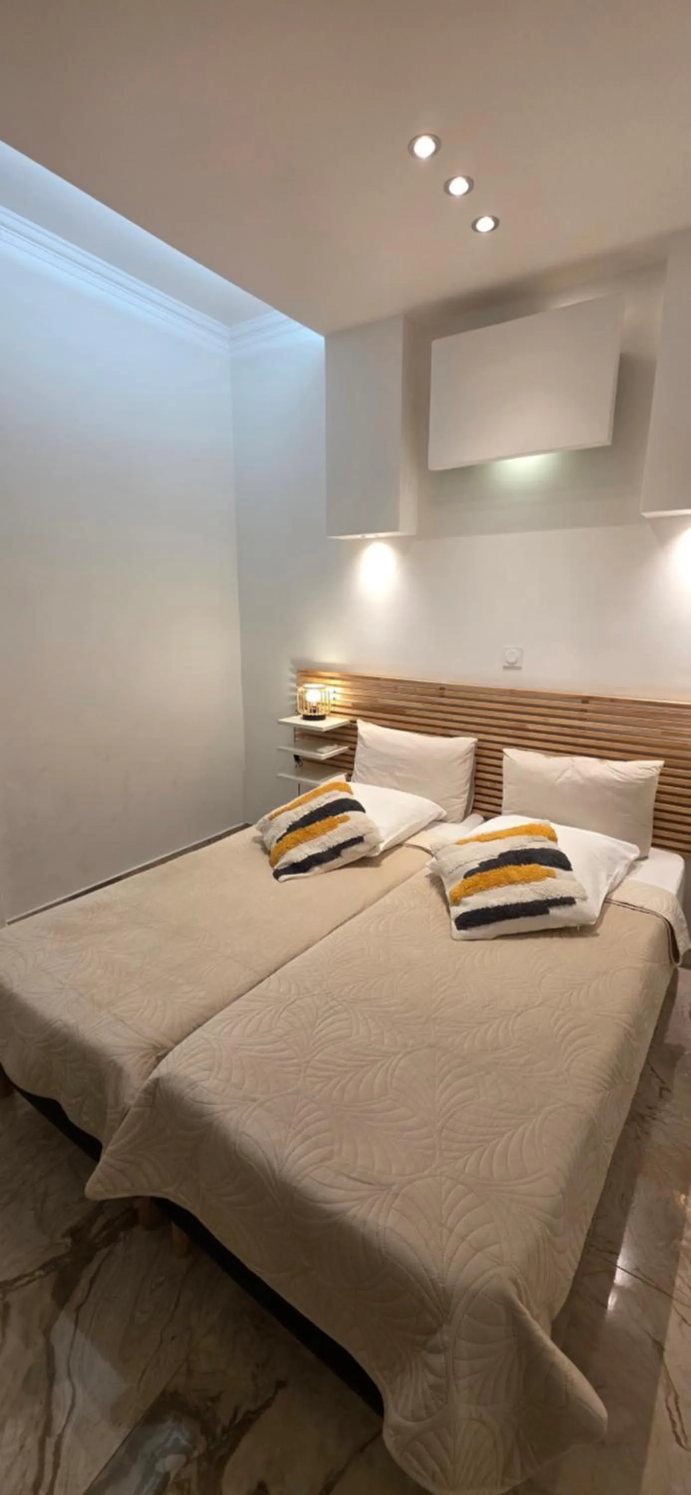 Bed in Camelia Prestige - Place de la Nation