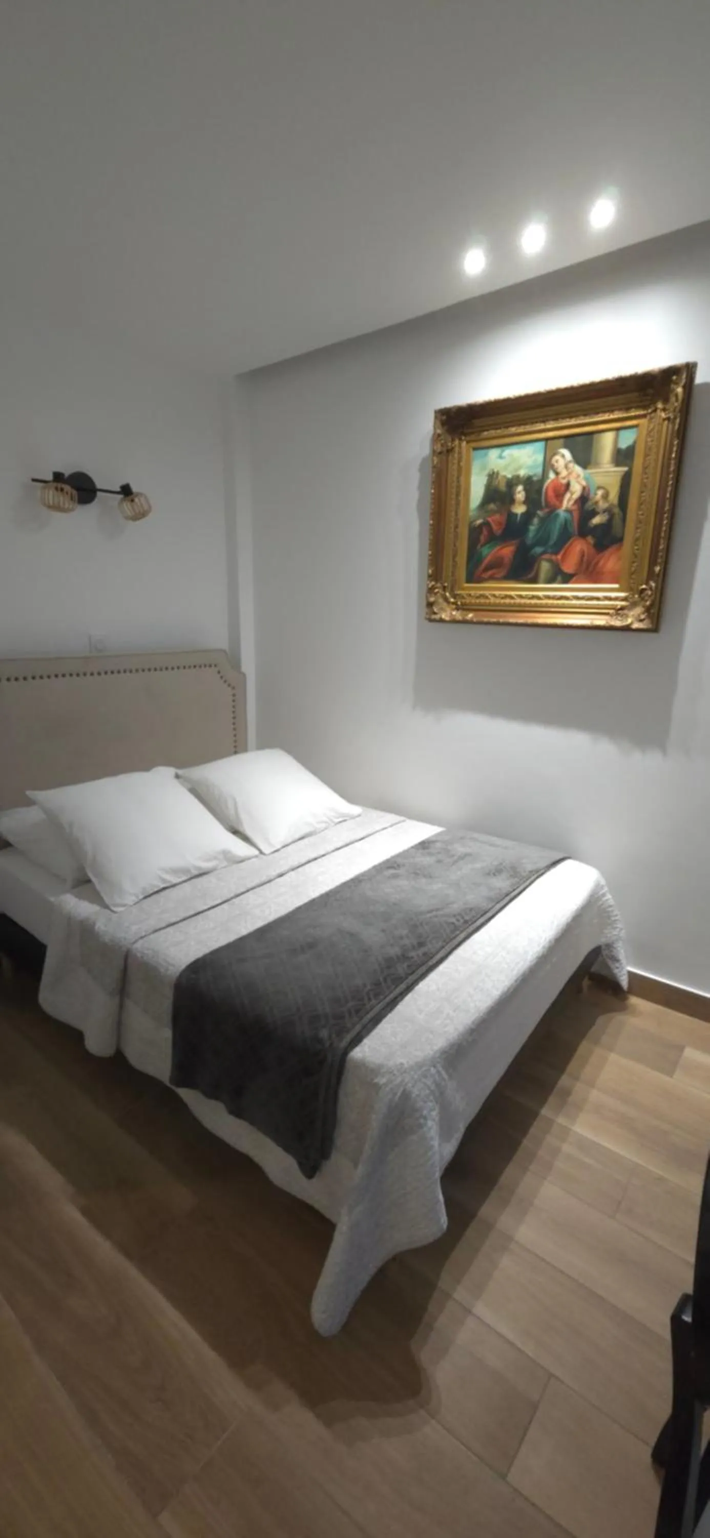 Bed in Camelia Prestige - Place de la Nation