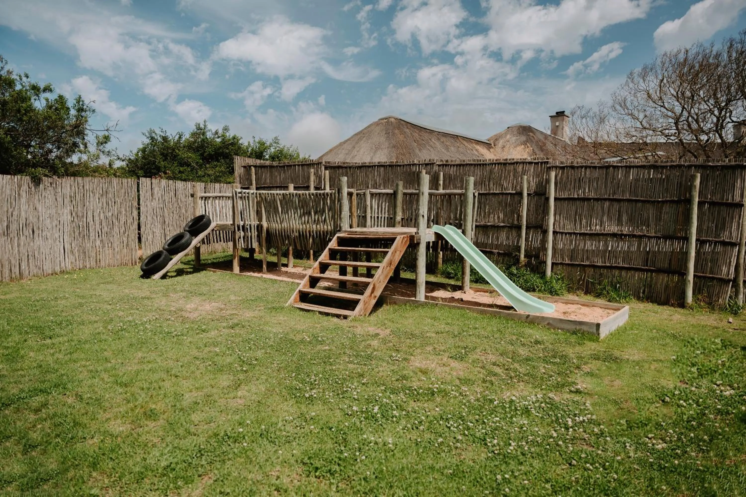 Day in Hlosi Game Lodge - Amakhala Game Reserve