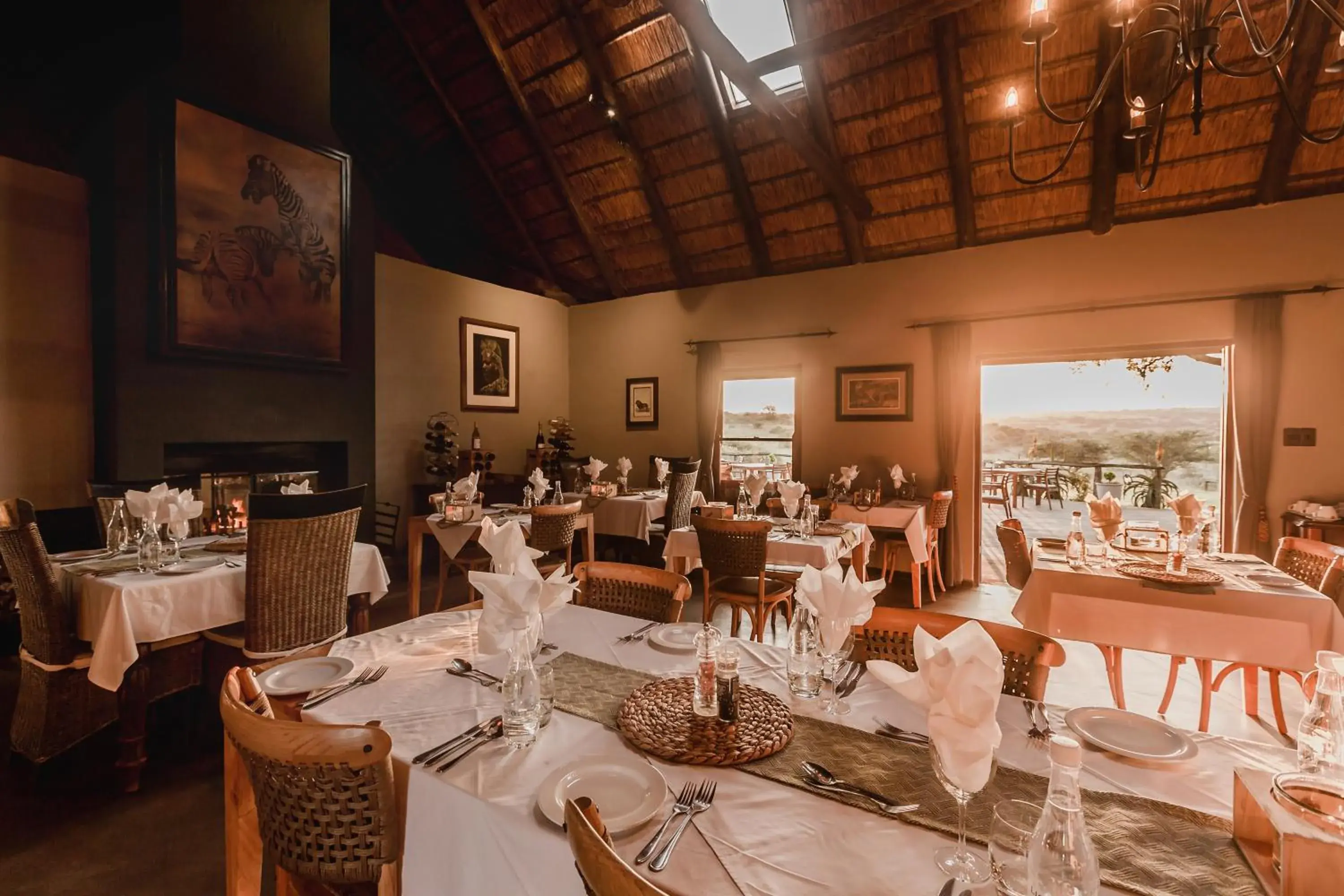 Restaurant/places to eat in Hlosi Game Lodge - Amakhala Game Reserve Restaurant/places to eat in Hlosi Game Lodge - Amakhala Game Reserve