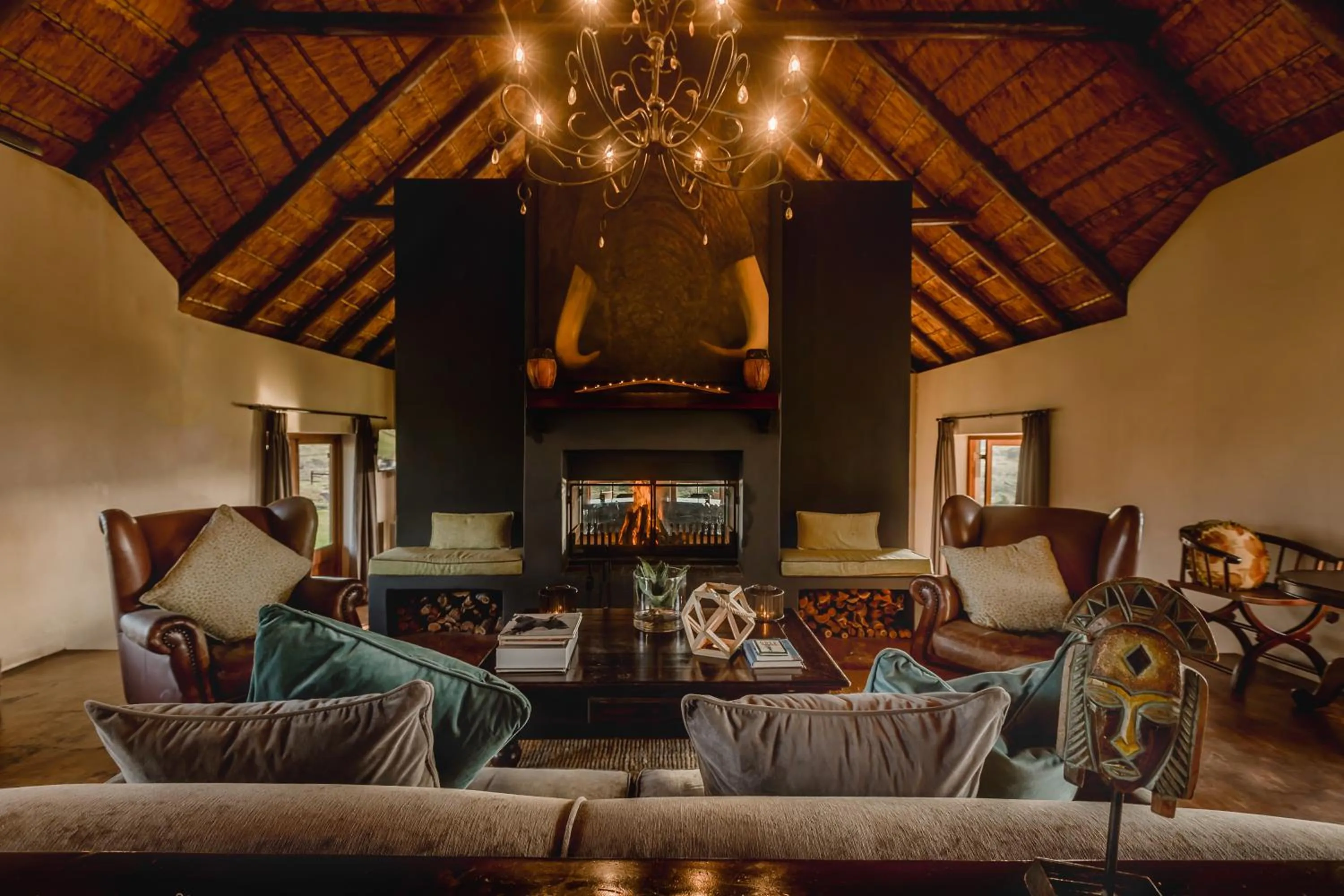 Living room in Hlosi Game Lodge - Amakhala Game Reserve