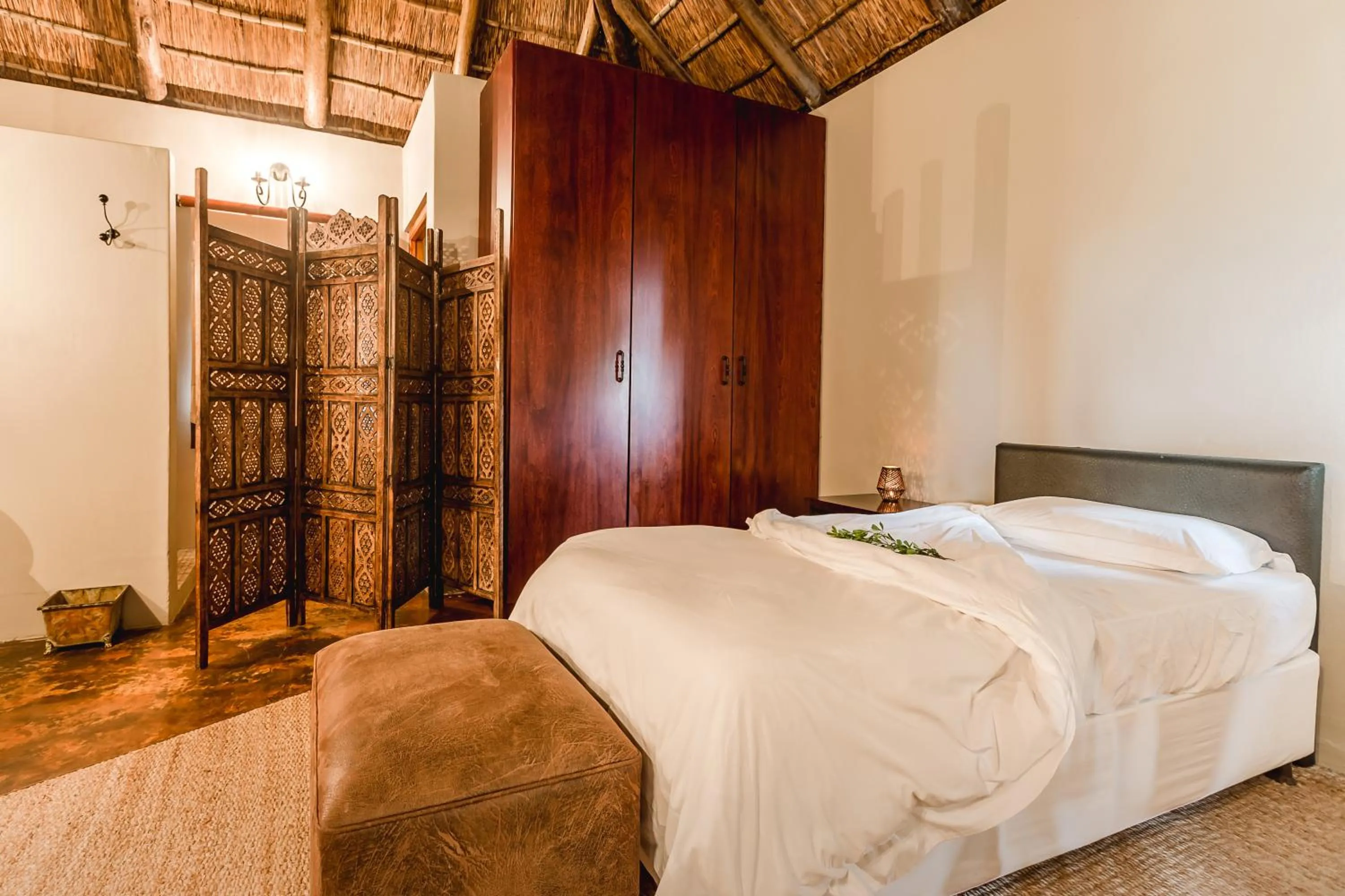 Bed in Hlosi Game Lodge - Amakhala Game Reserve