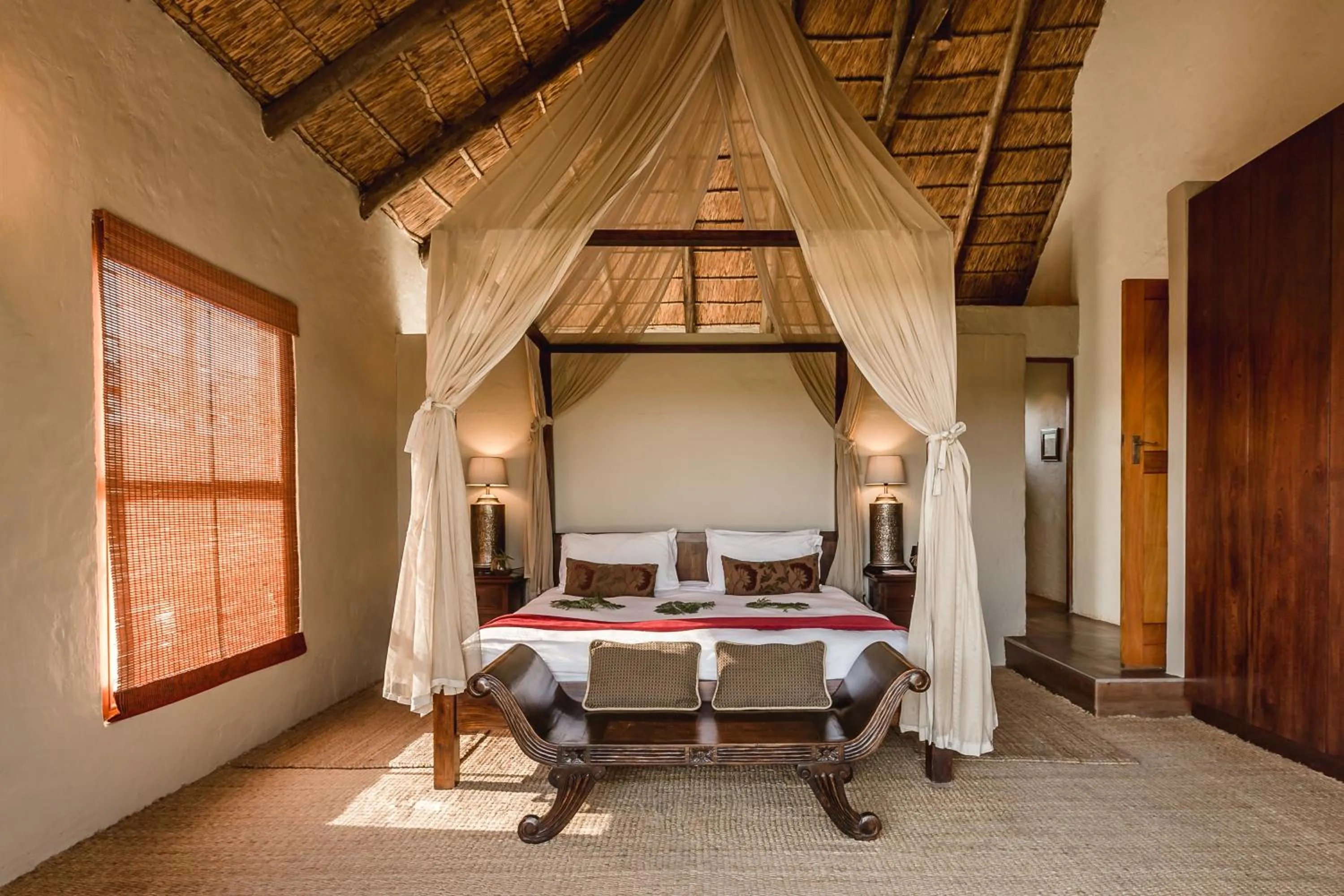 Bed in Hlosi Game Lodge - Amakhala Game Reserve