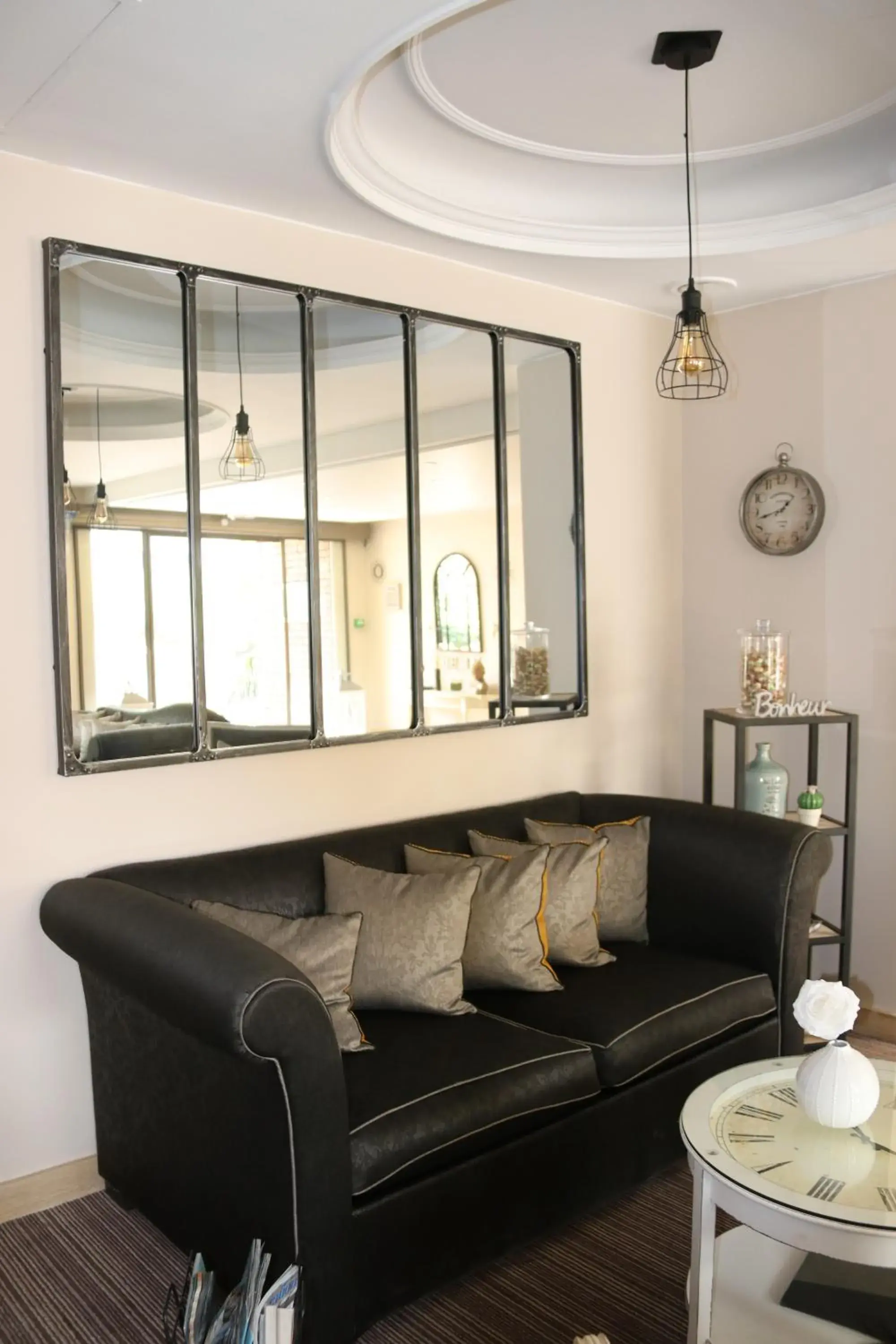 Living room, Seating Area in Qualys-Hotel Rueil La Defense