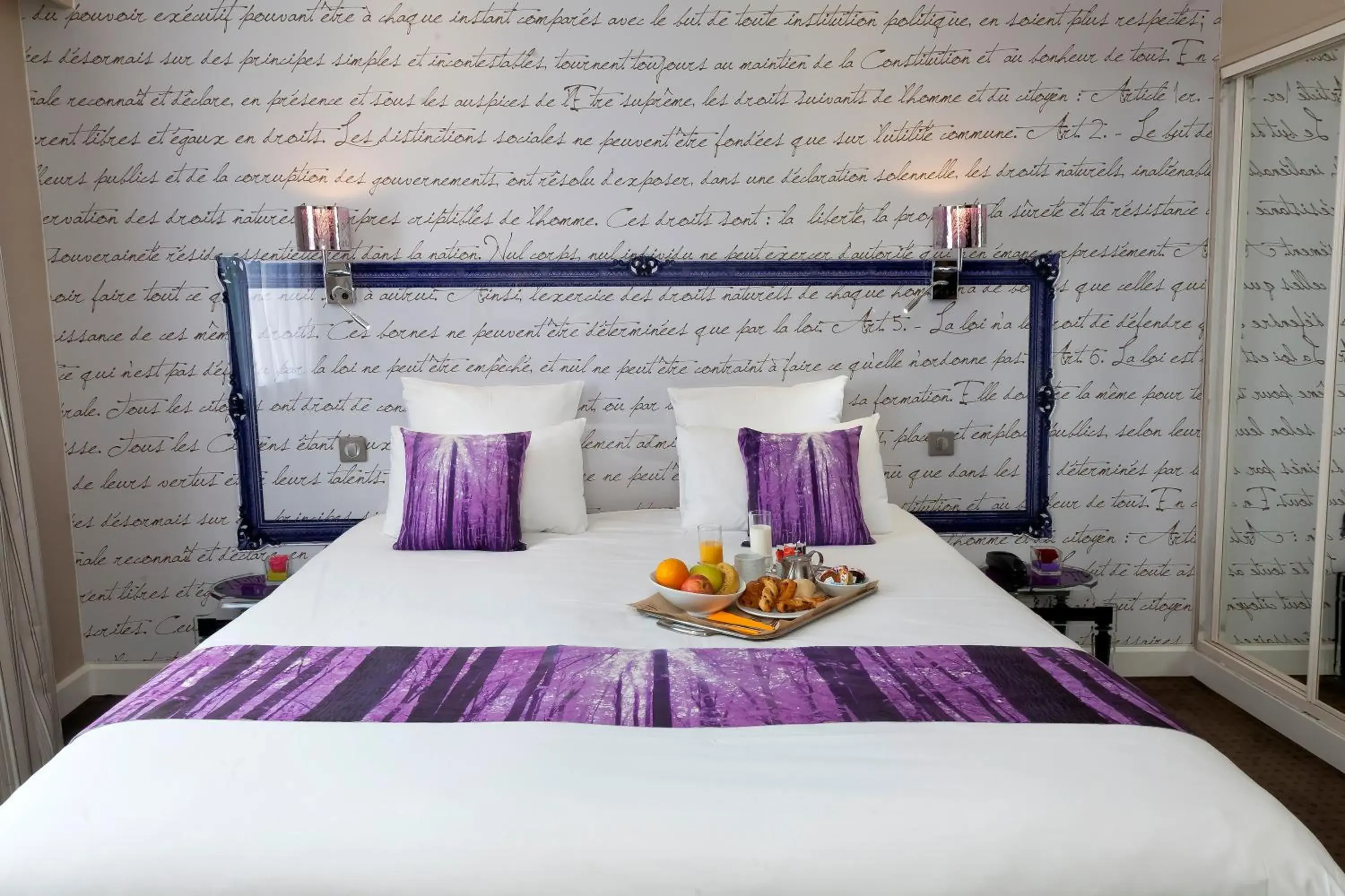 Bed in Qualys-Hotel Rueil La Defense