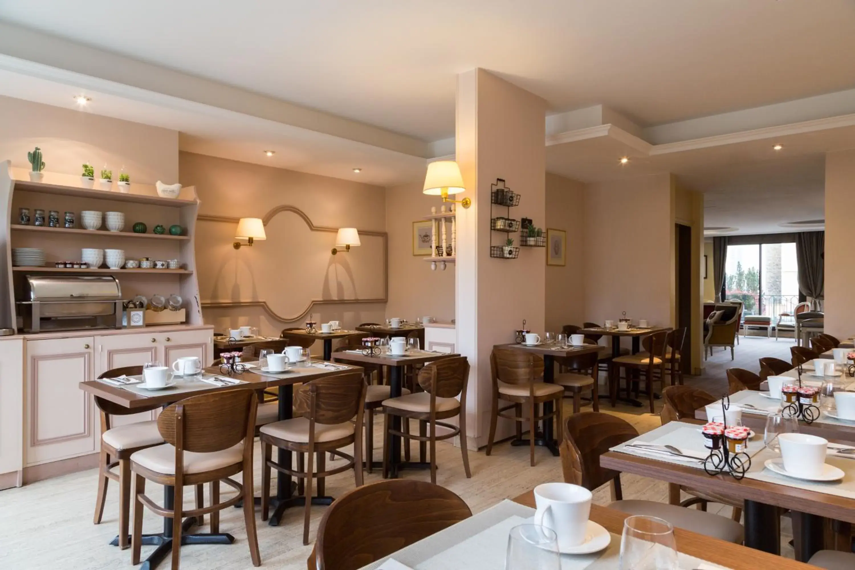 Breakfast, Restaurant/Places to Eat in Qualys-Hotel Rueil La Defense