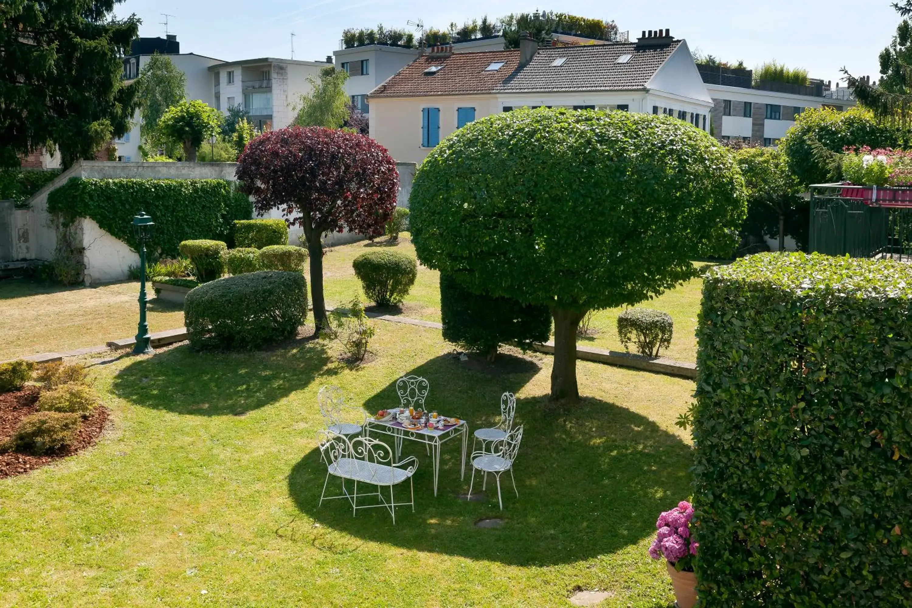 Garden in Qualys-Hotel Rueil La Defense