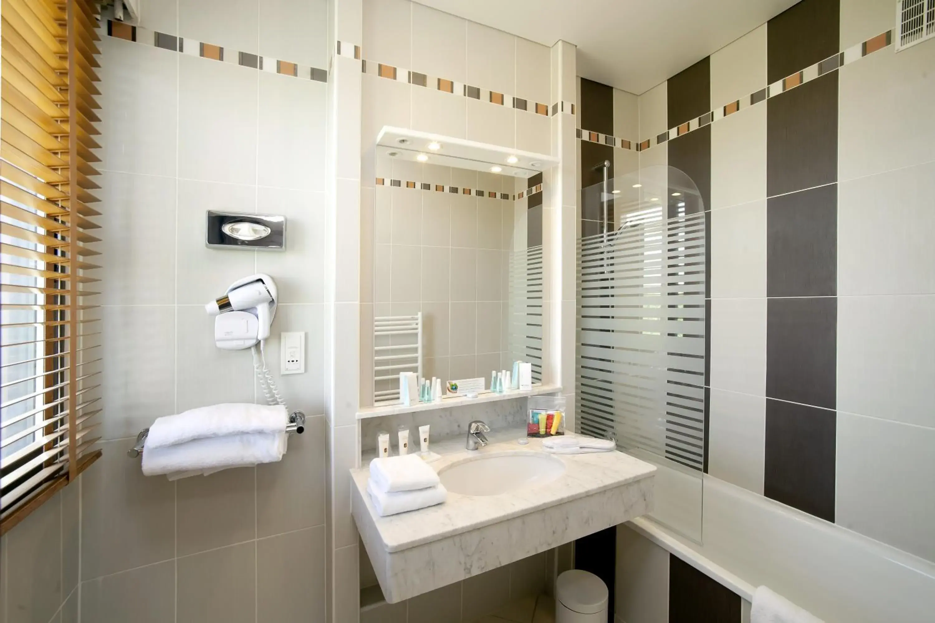 Bathroom in Qualys-Hotel Rueil La Defense