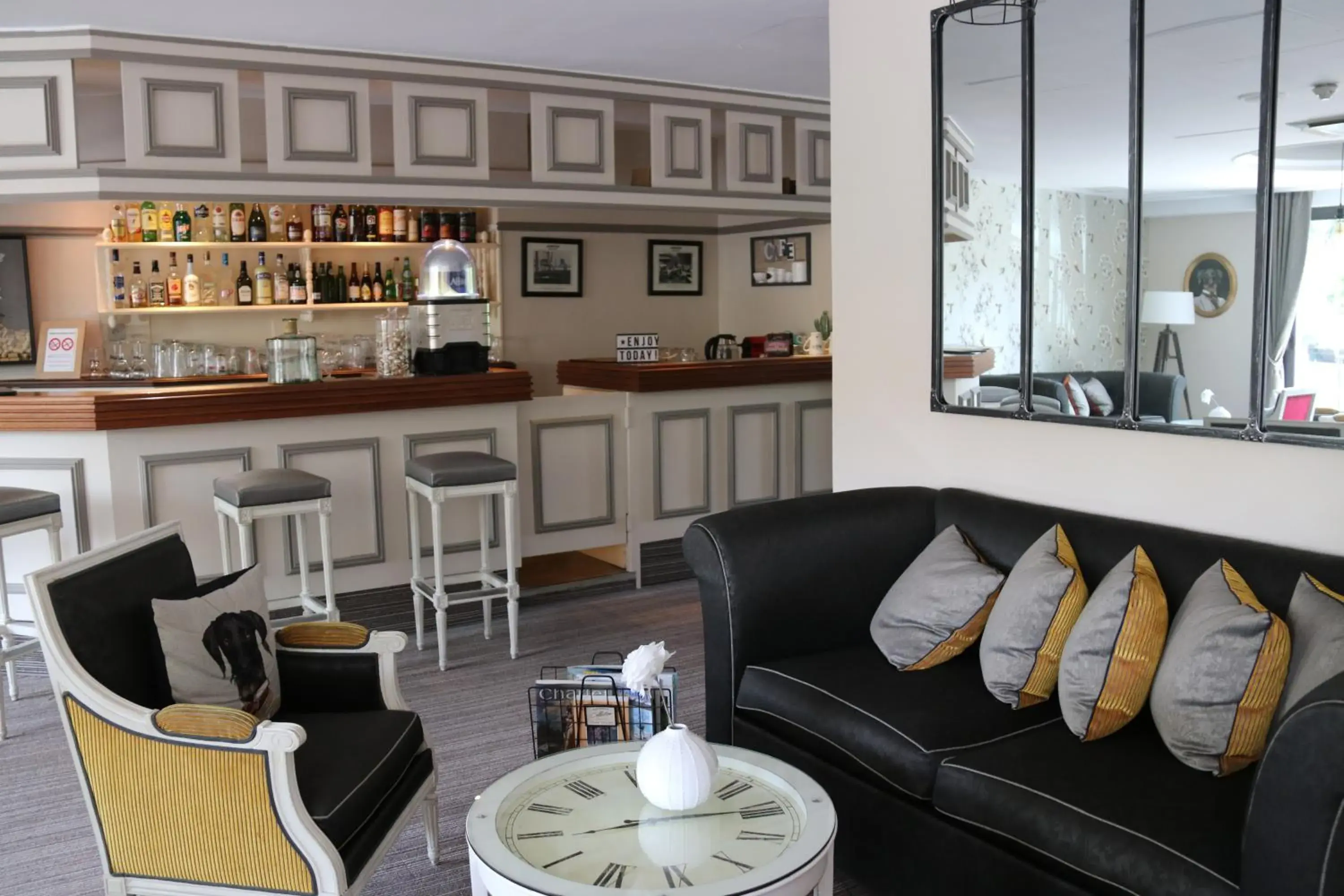 Lounge or bar, Lounge/Bar in Qualys-Hotel Rueil La Defense