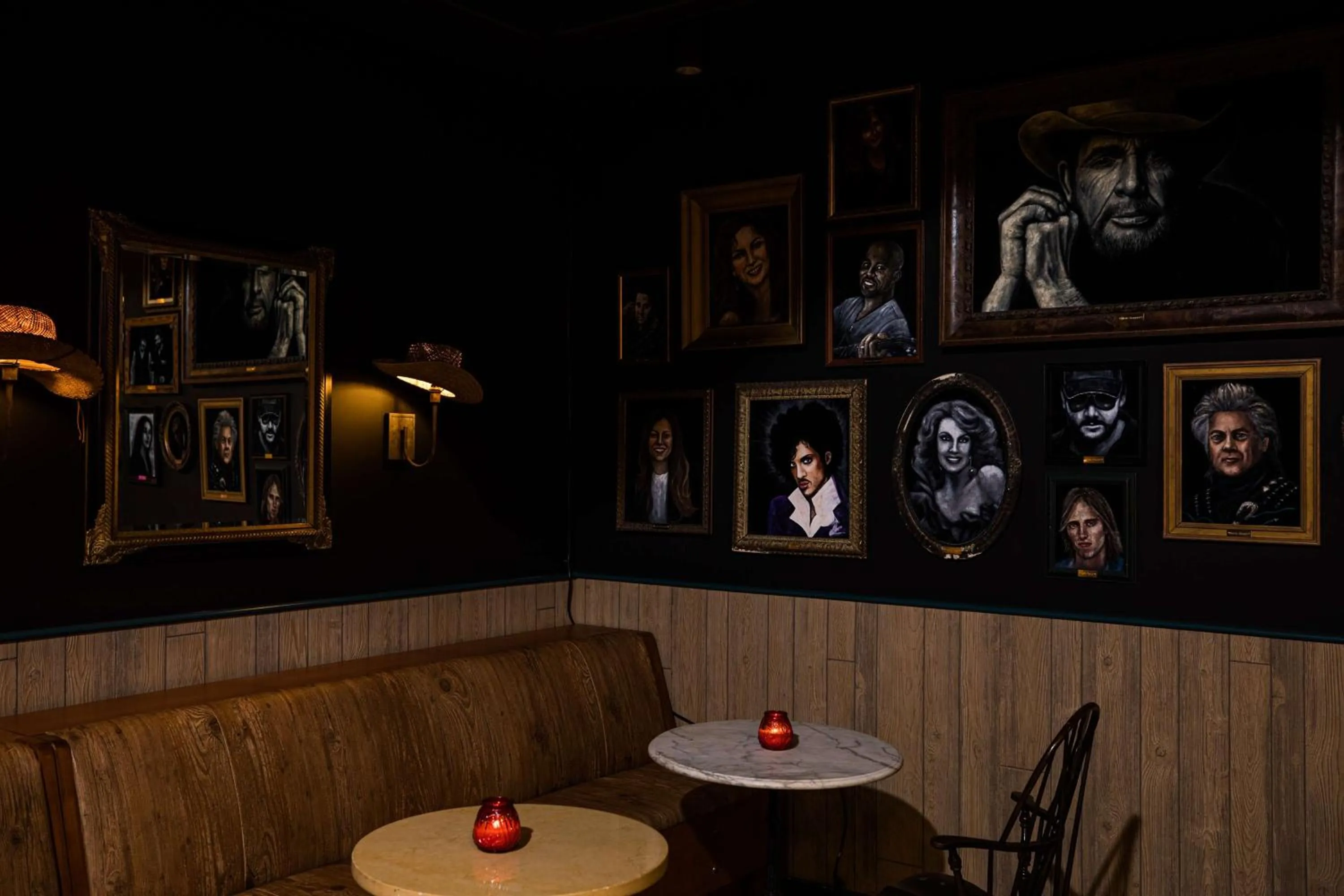 Lounge or bar in Graduate by Hilton Nashville