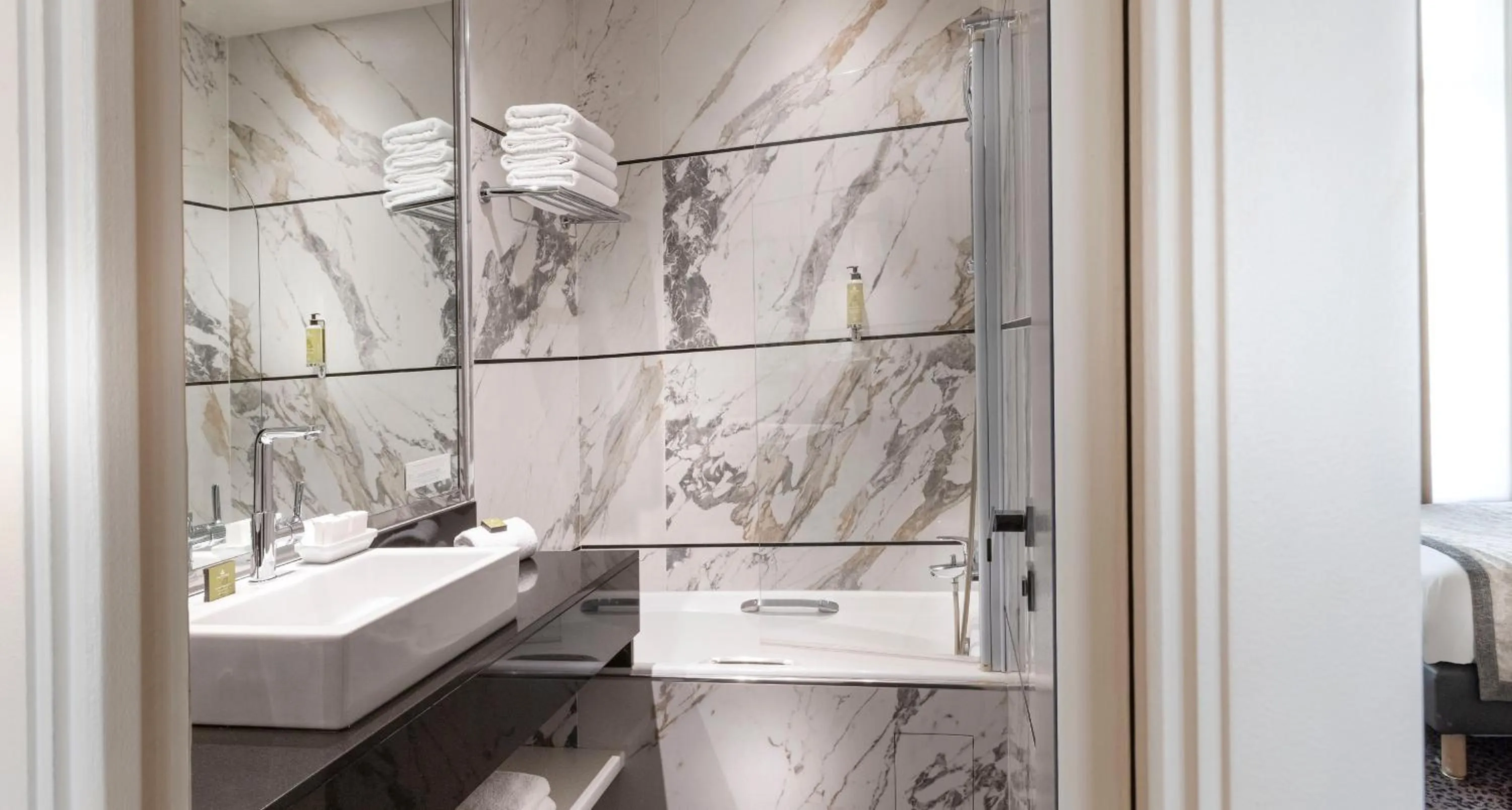 Bathroom in Elysées Ceramic