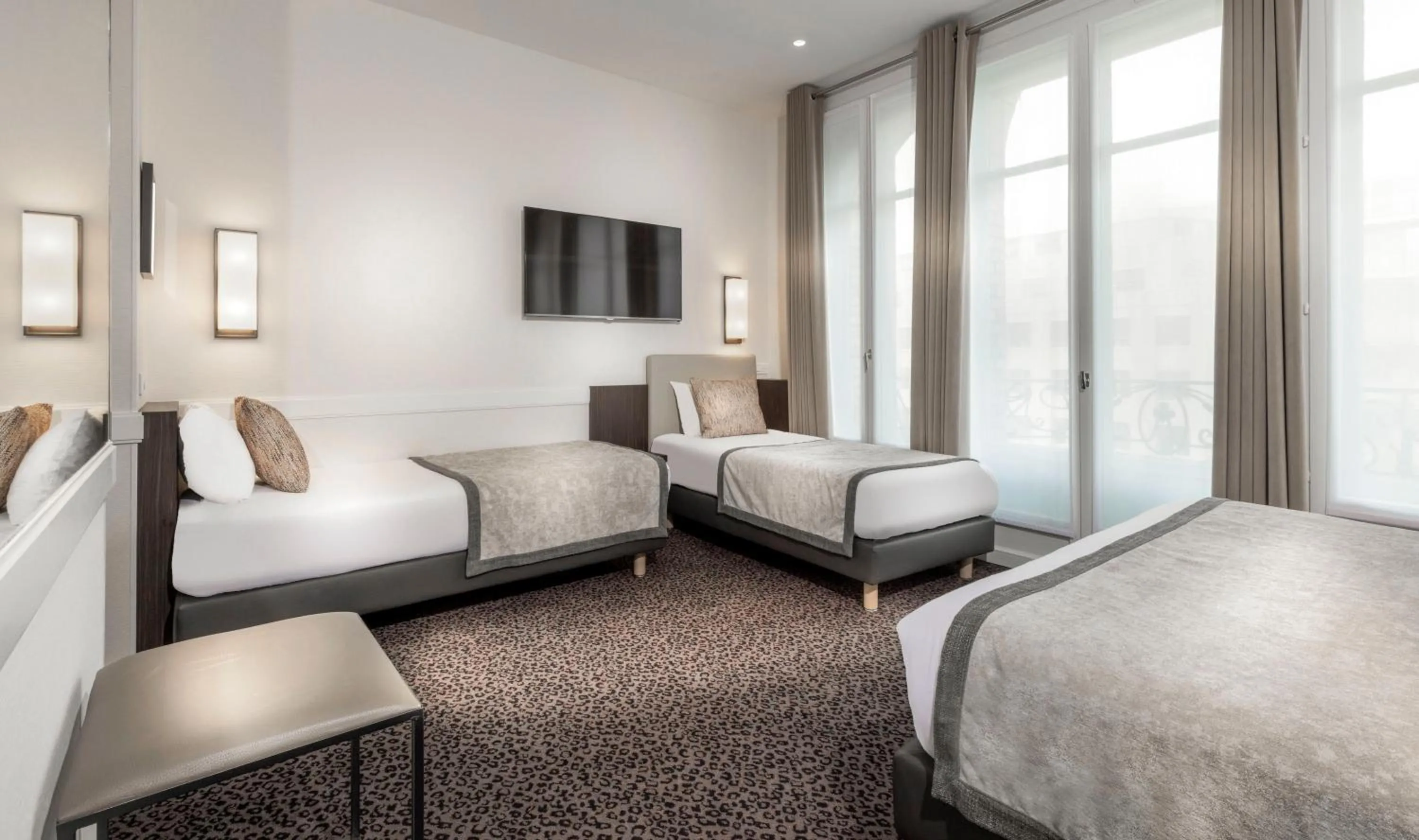 Bed in Elysées Ceramic