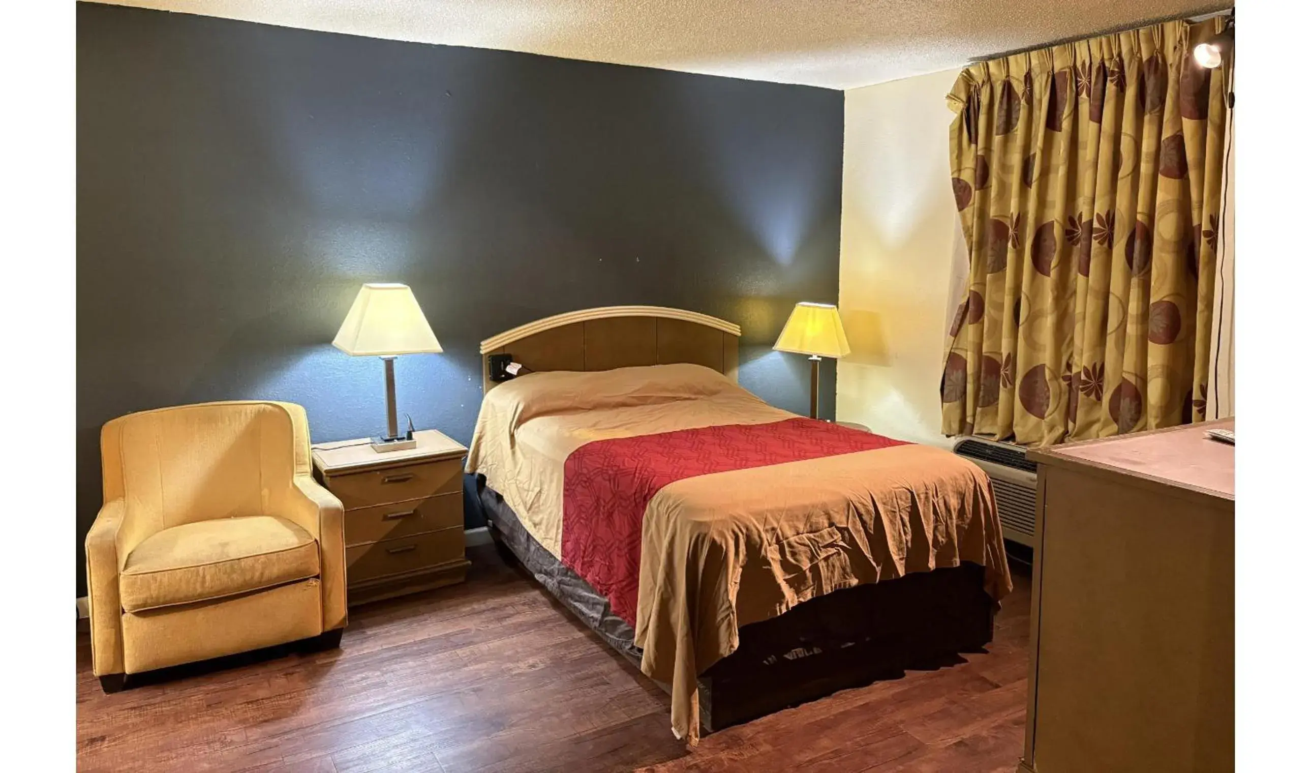 Queen Bed Smoking in Motel 19 By Capital O Baytown I-10 Queen Bed Smoking in Motel 19 By Capital O Baytown I-10