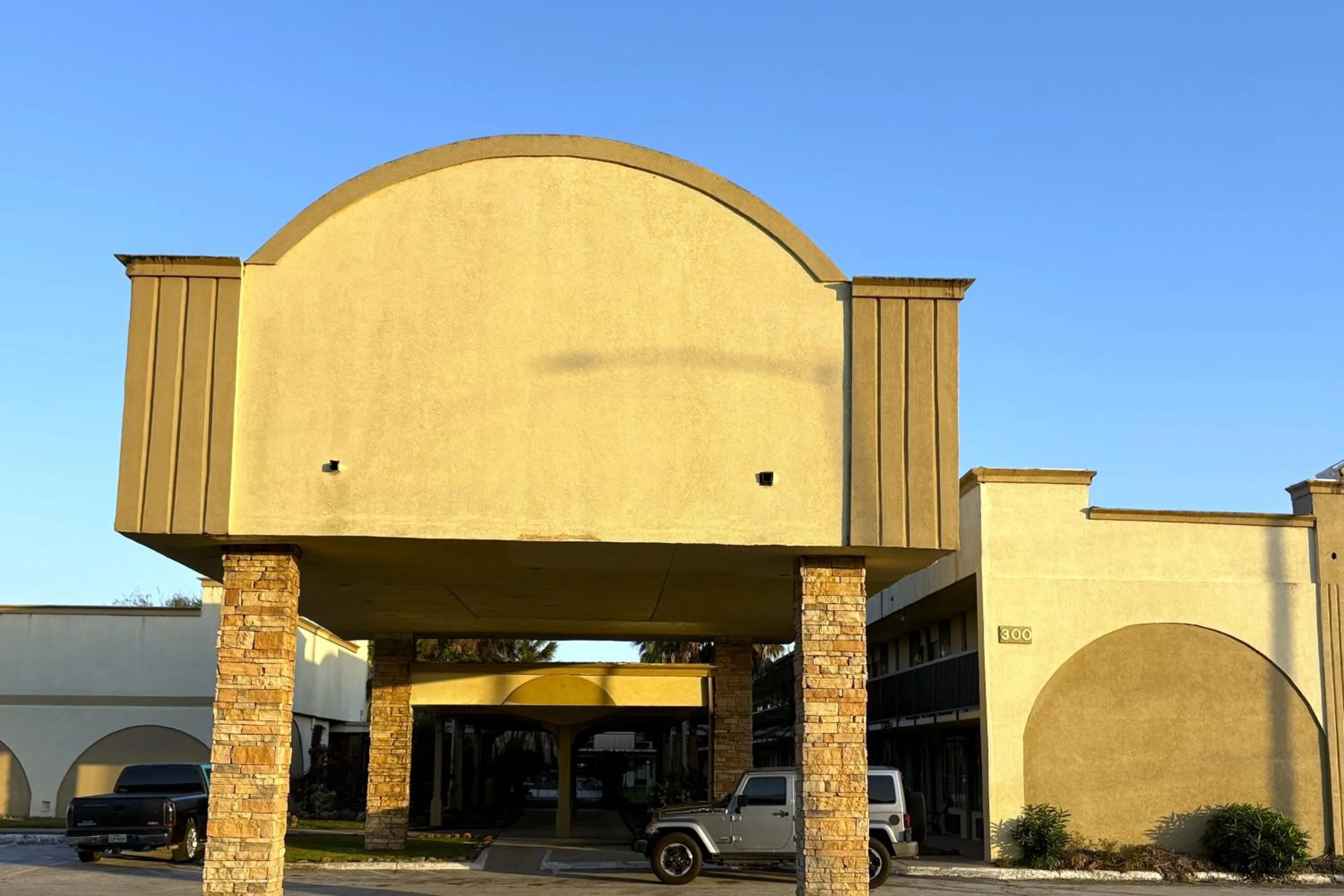 Property building in Motel 19 By Capital O Baytown I-10