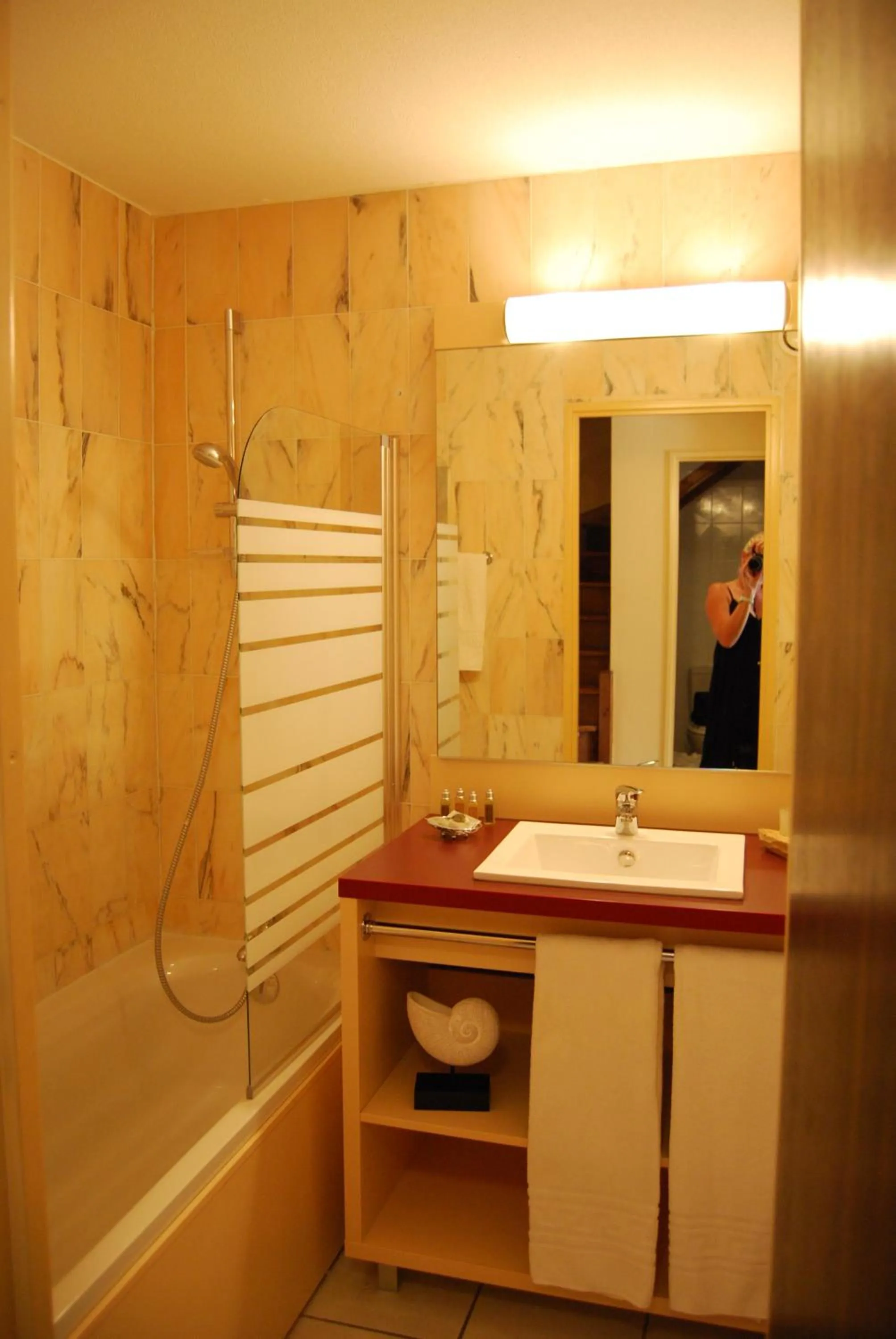 Bathroom in Lagrange Grand Bleu Vacances – Résidence Les Jardins de Neptune