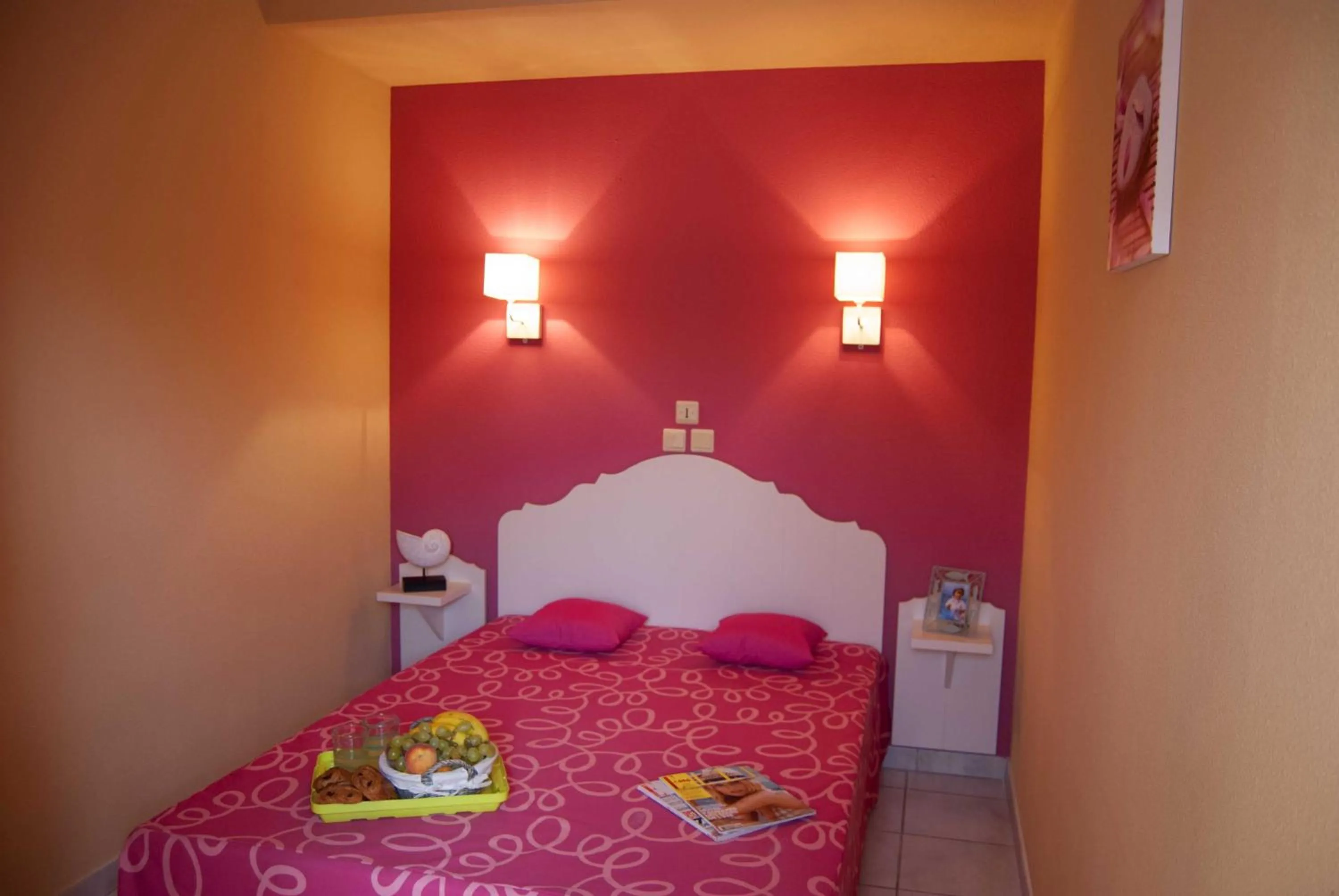 Bedroom, Bed in Lagrange Grand Bleu Vacances – Résidence Les Jardins de Neptune