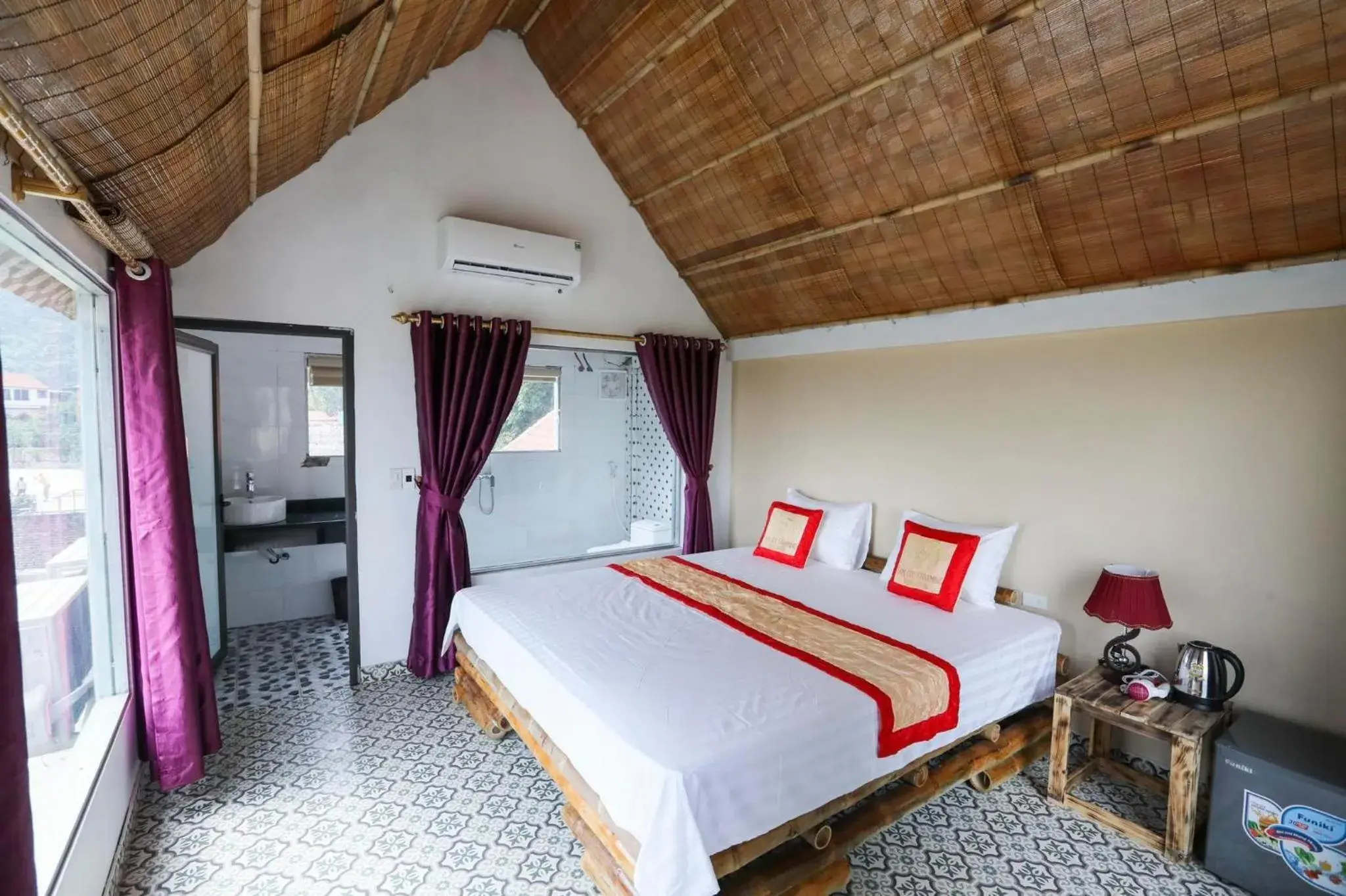 Executive Queen Room with Two Queen Beds in Tam Coc Charming Bungalow Executive Queen Room with Two Queen Beds in Tam Coc Charming Bungalow