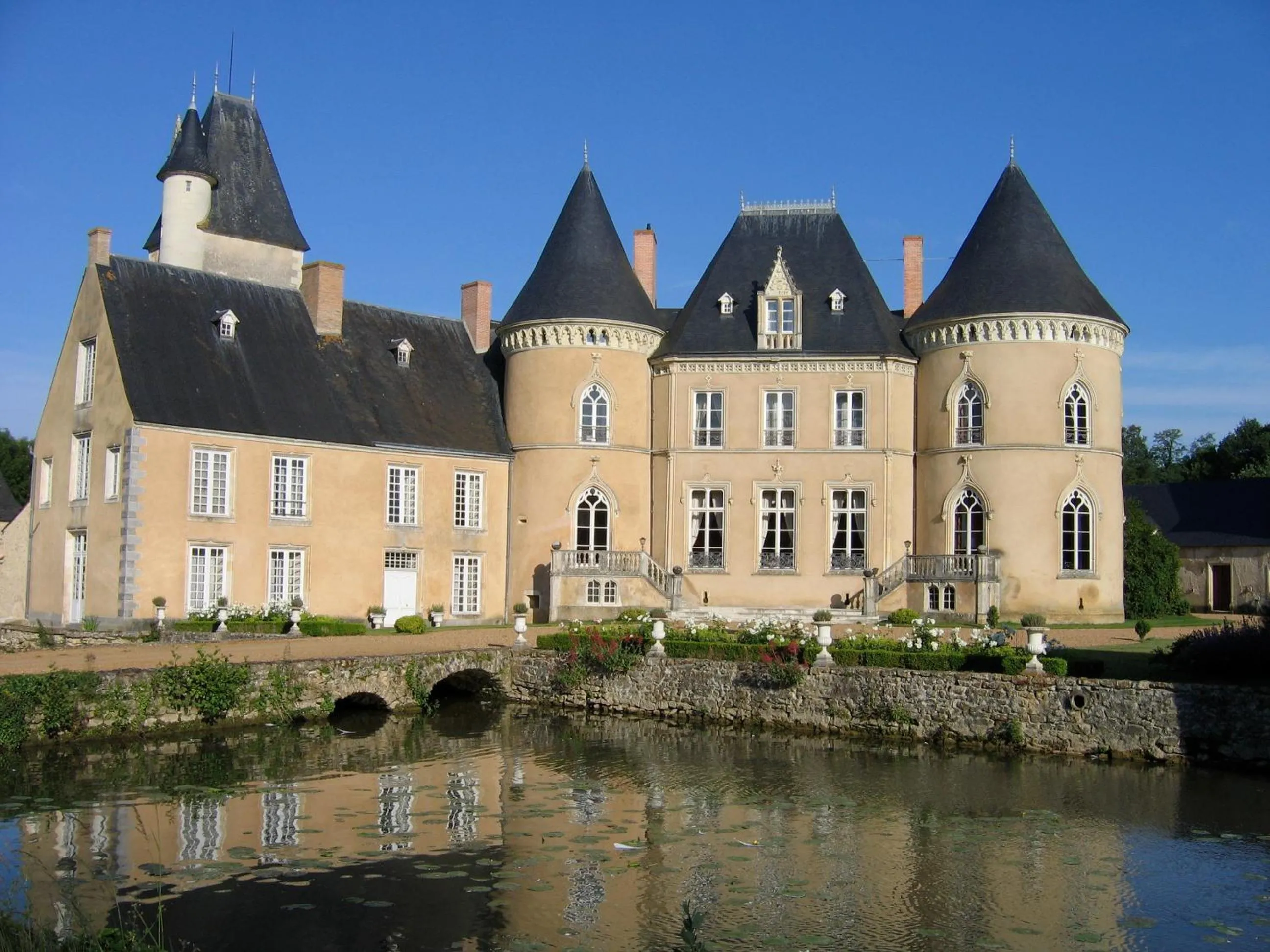 Facade/entrance in Château de Vaulogé