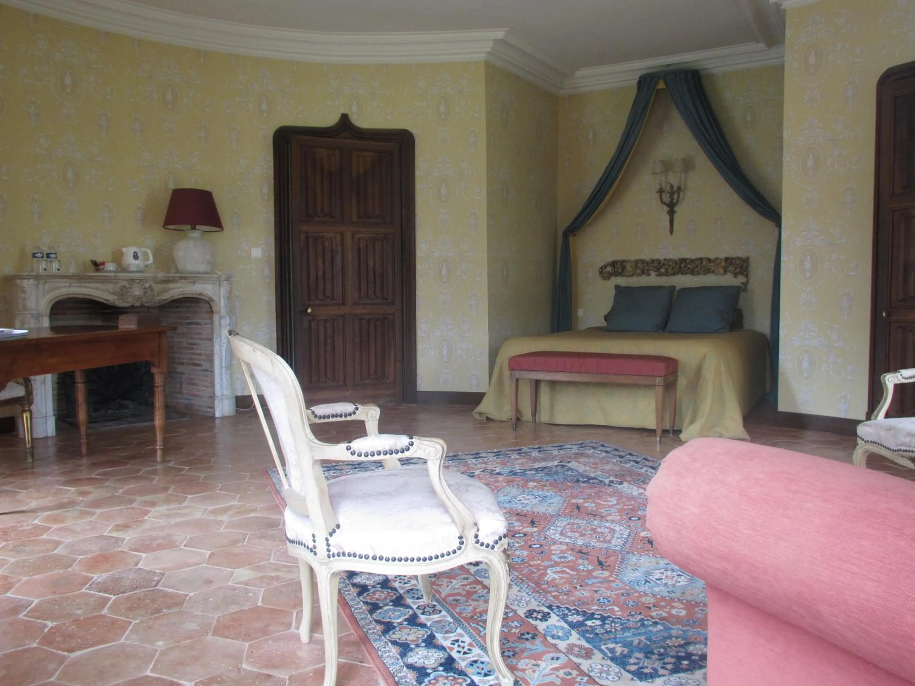 Photo of the whole room, Bed in Château de Vaulogé
