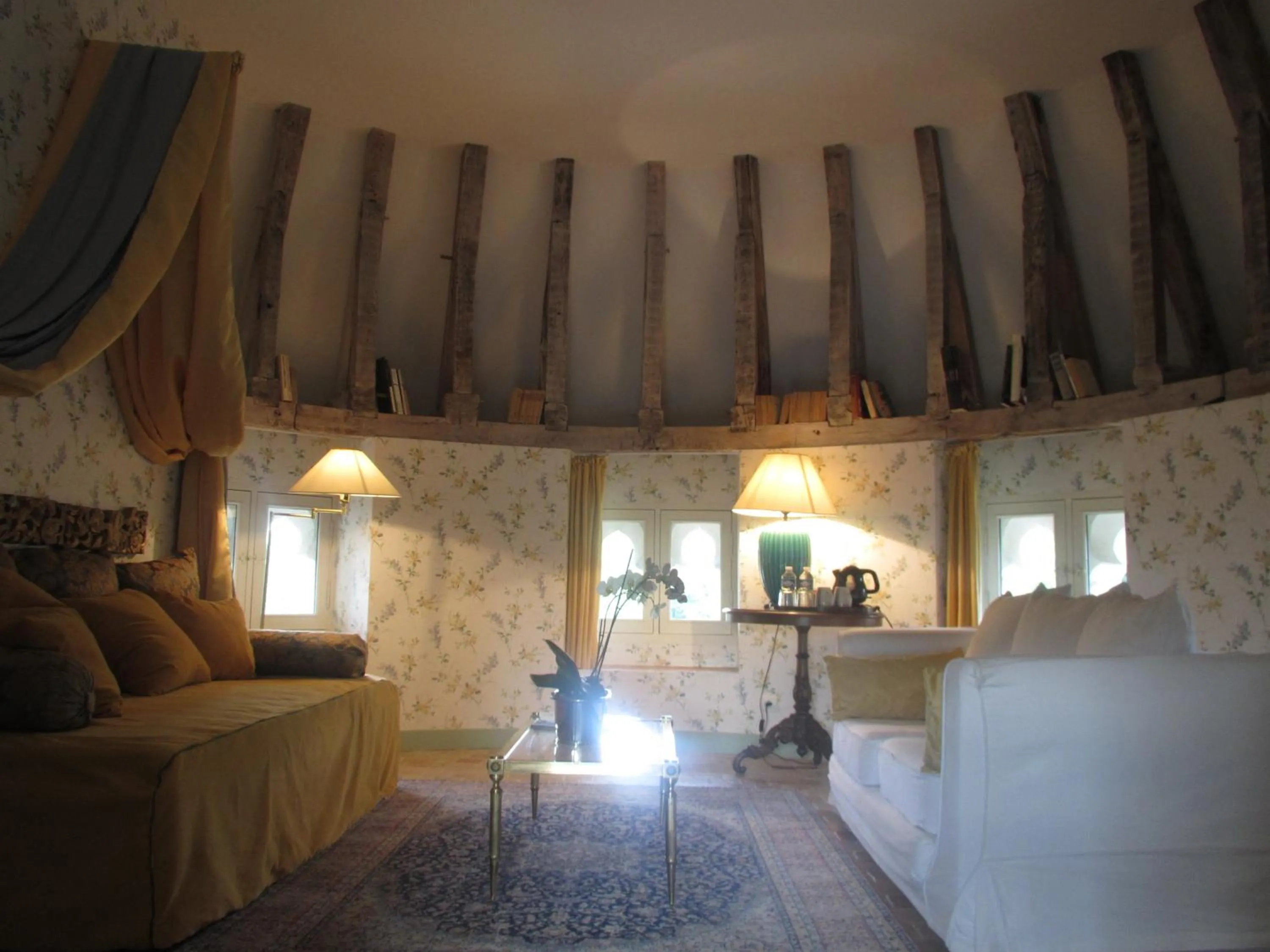 Seating area, Bed in Château de Vaulogé