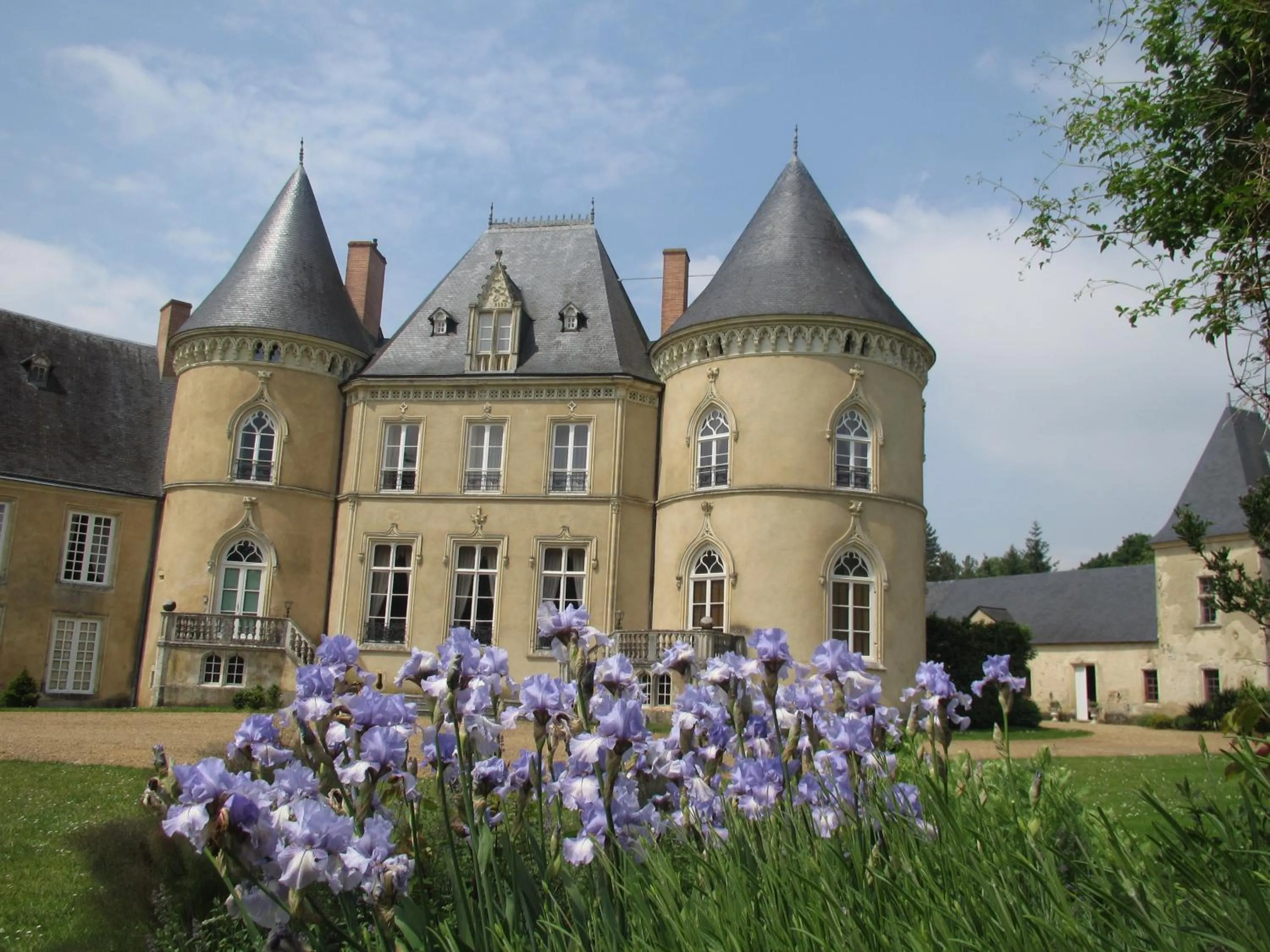 Facade/entrance in Château de Vaulogé