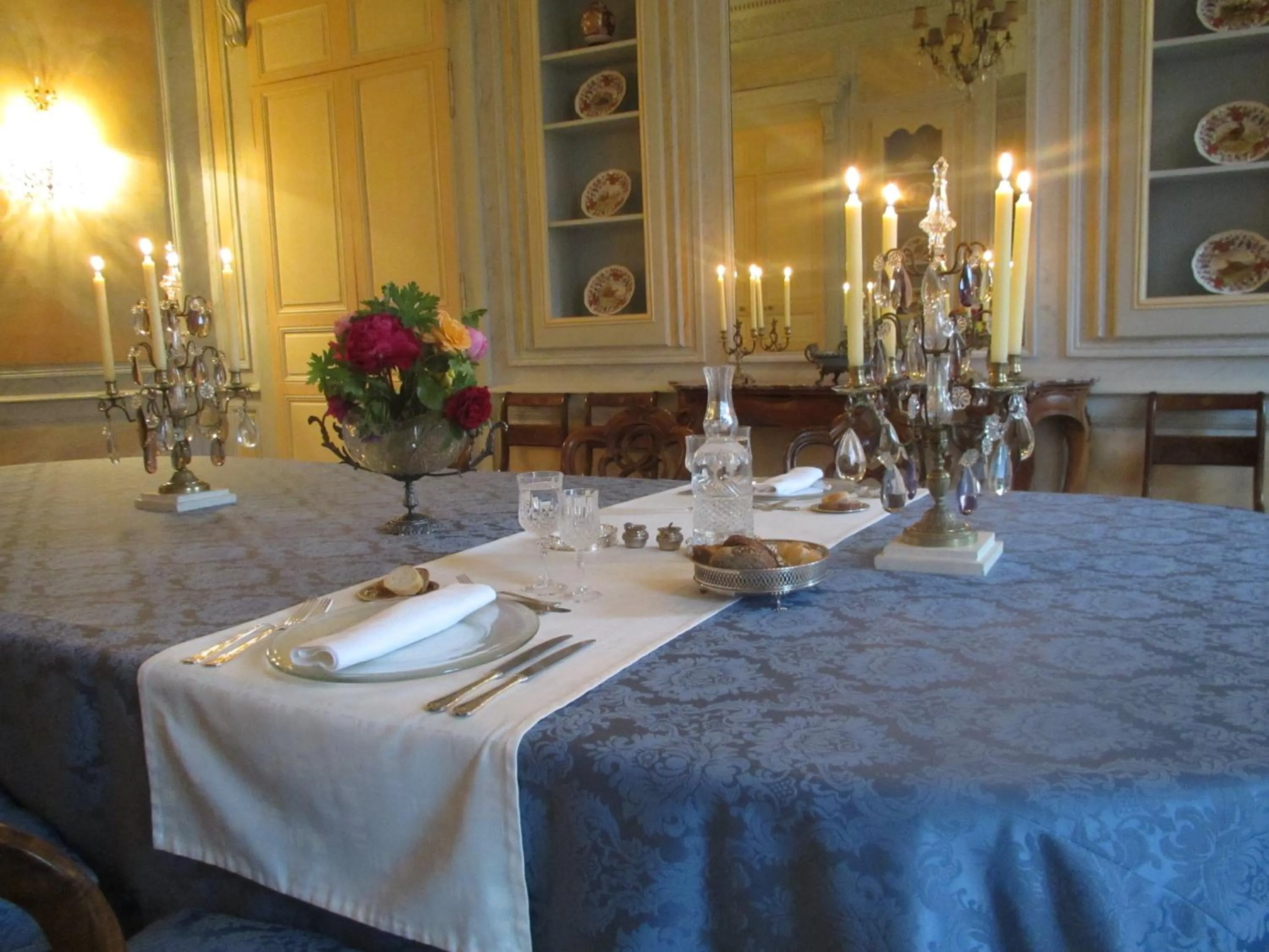 Restaurant/places to eat in Château de Vaulogé